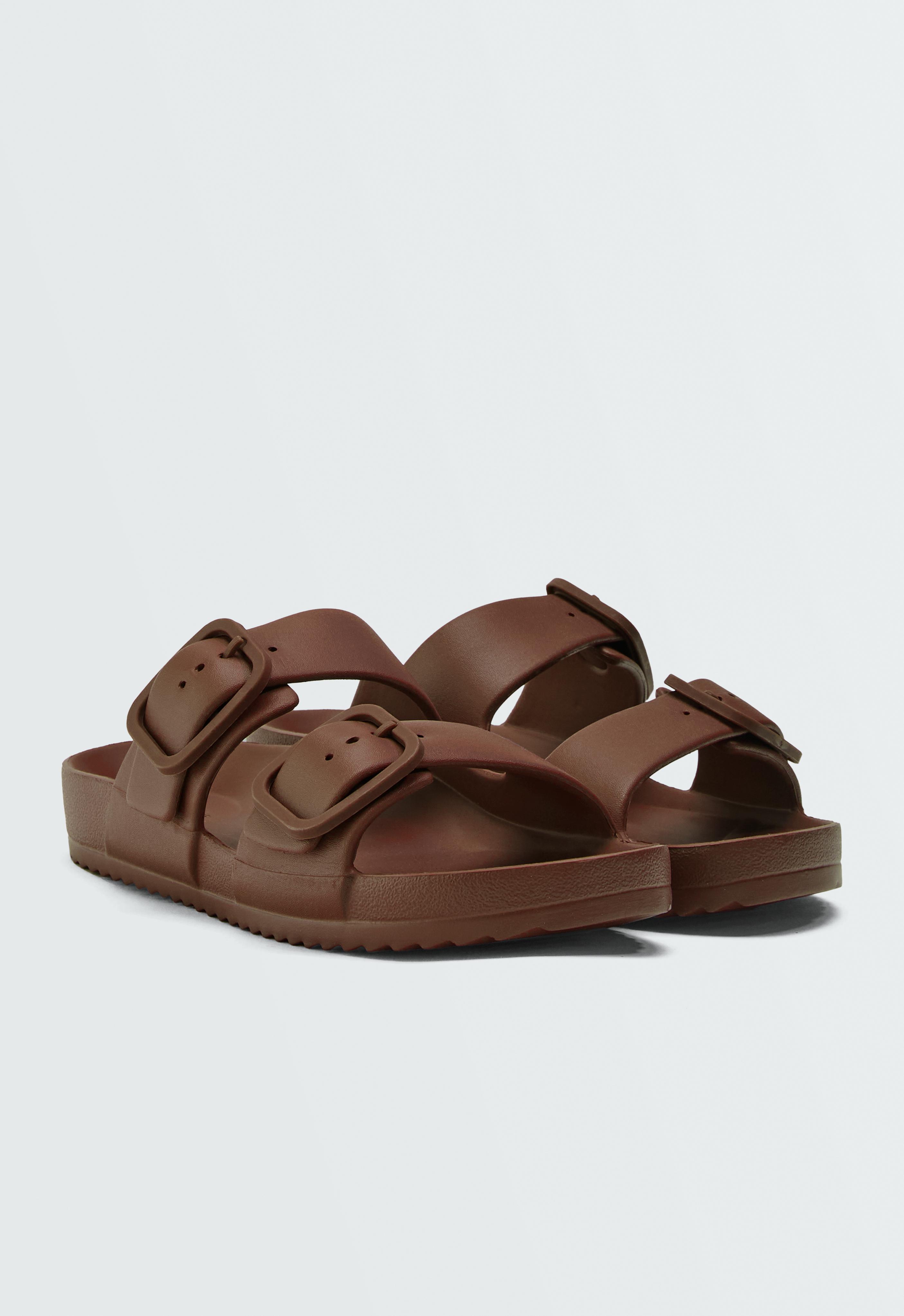 Sandalen mit Schnallen - Sale