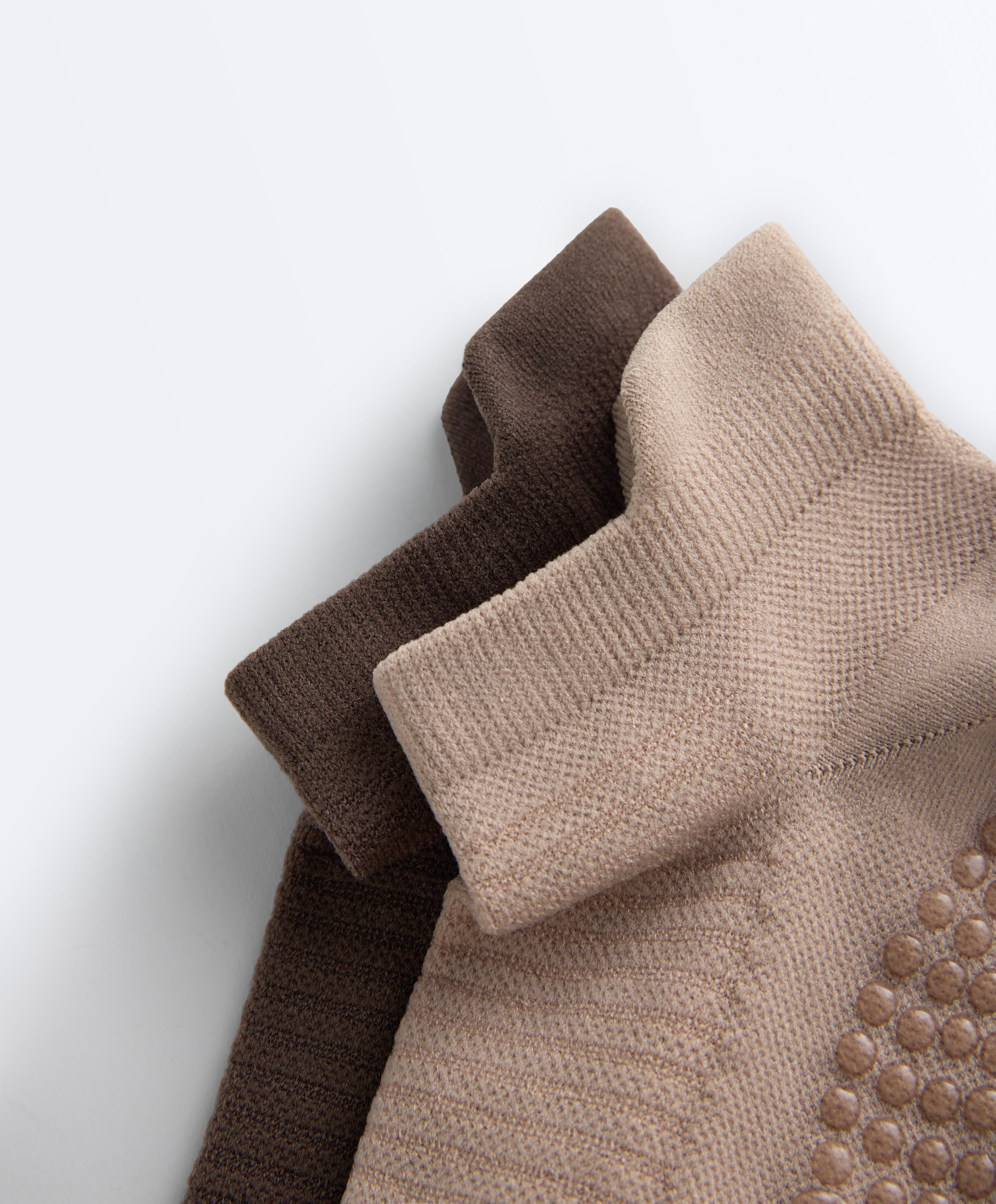 2 pairs of polyamide blend yoga and Pilates sneaker socks — MOCHA