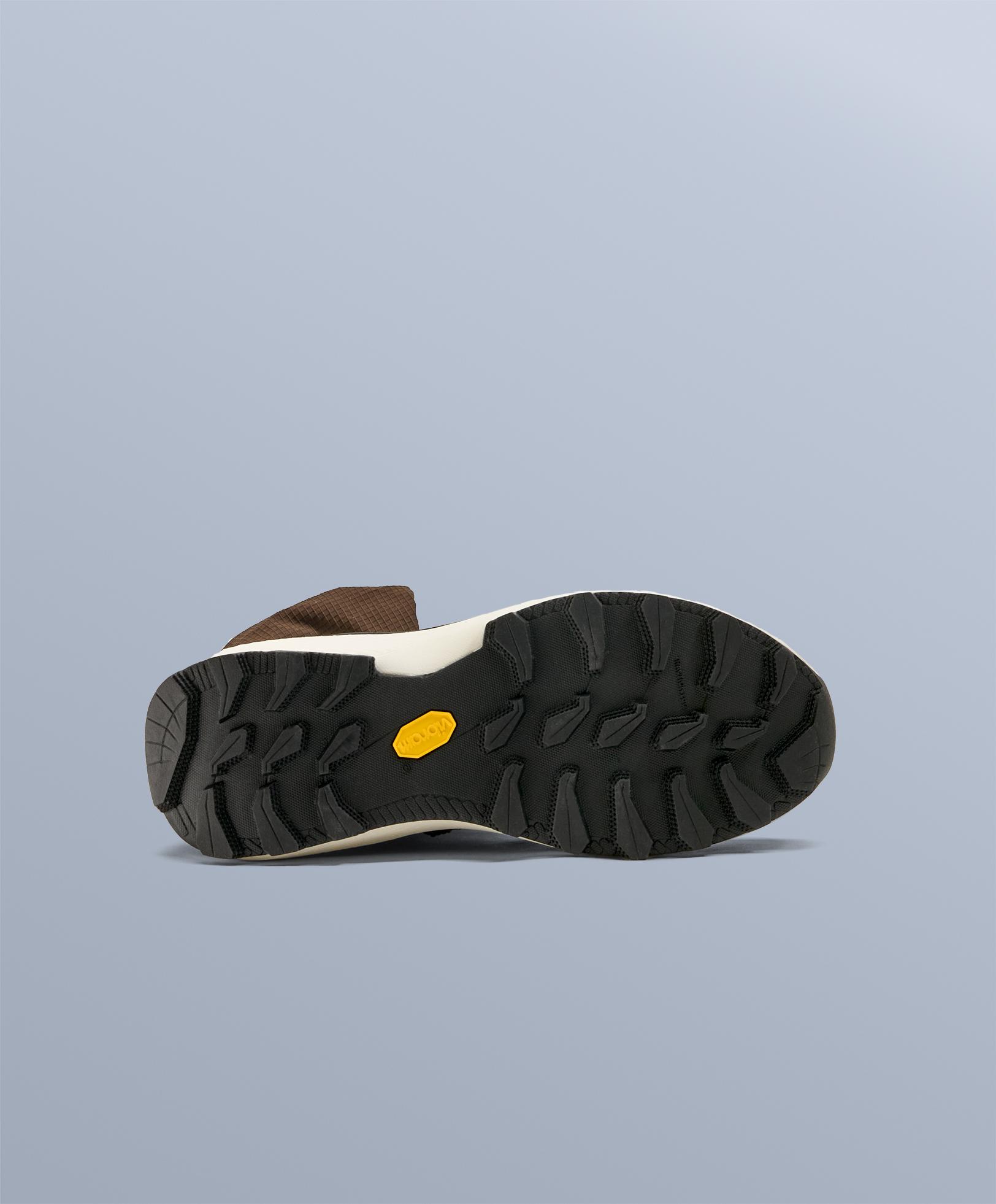 Vibram® waterproof sports boots — BROWN