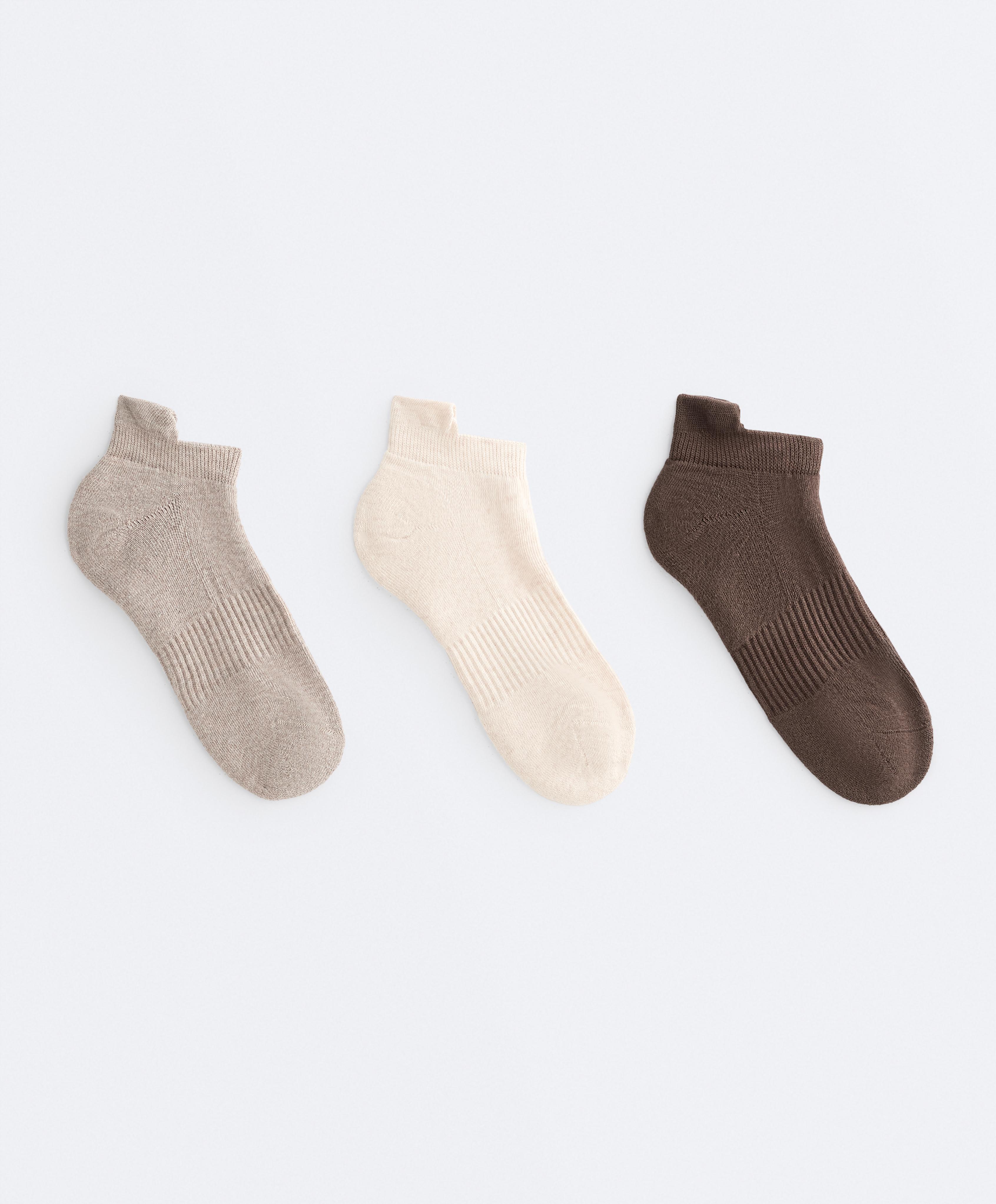 3 pairs of cotton blend sports sneaker socks with heel tab