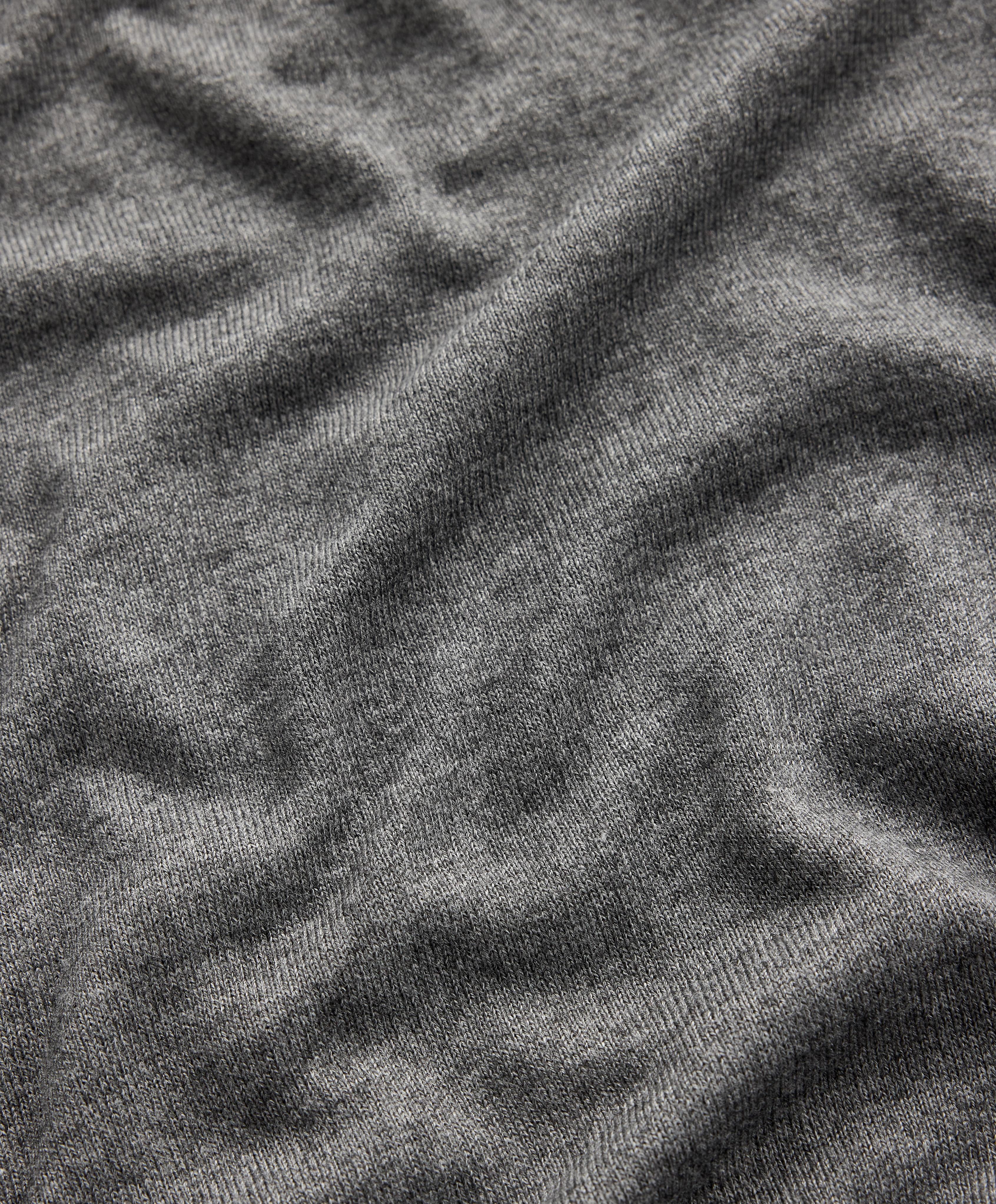 V-neck jumper with lapel