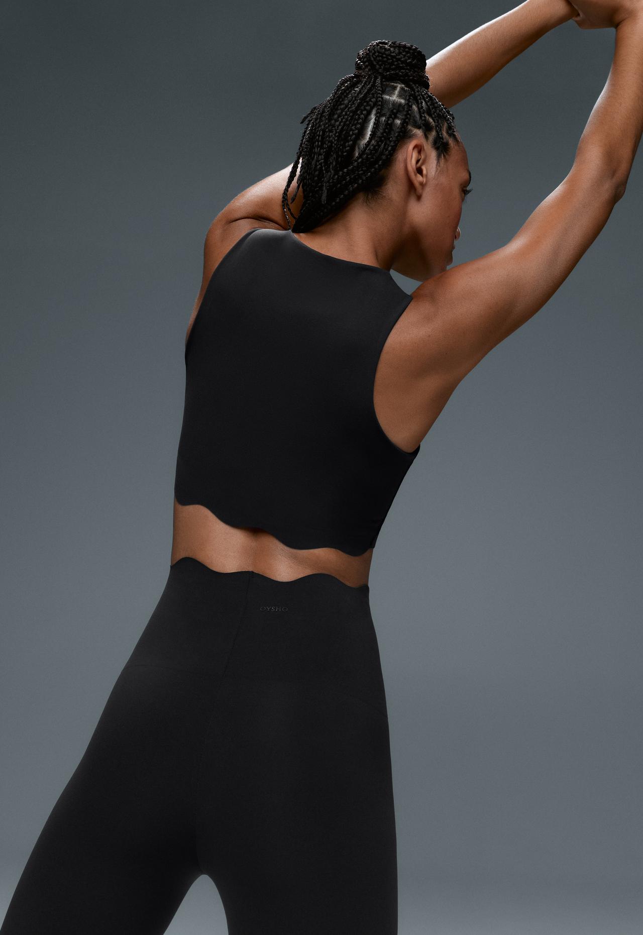 Wavy medium-support compressive sports bra — BLACK