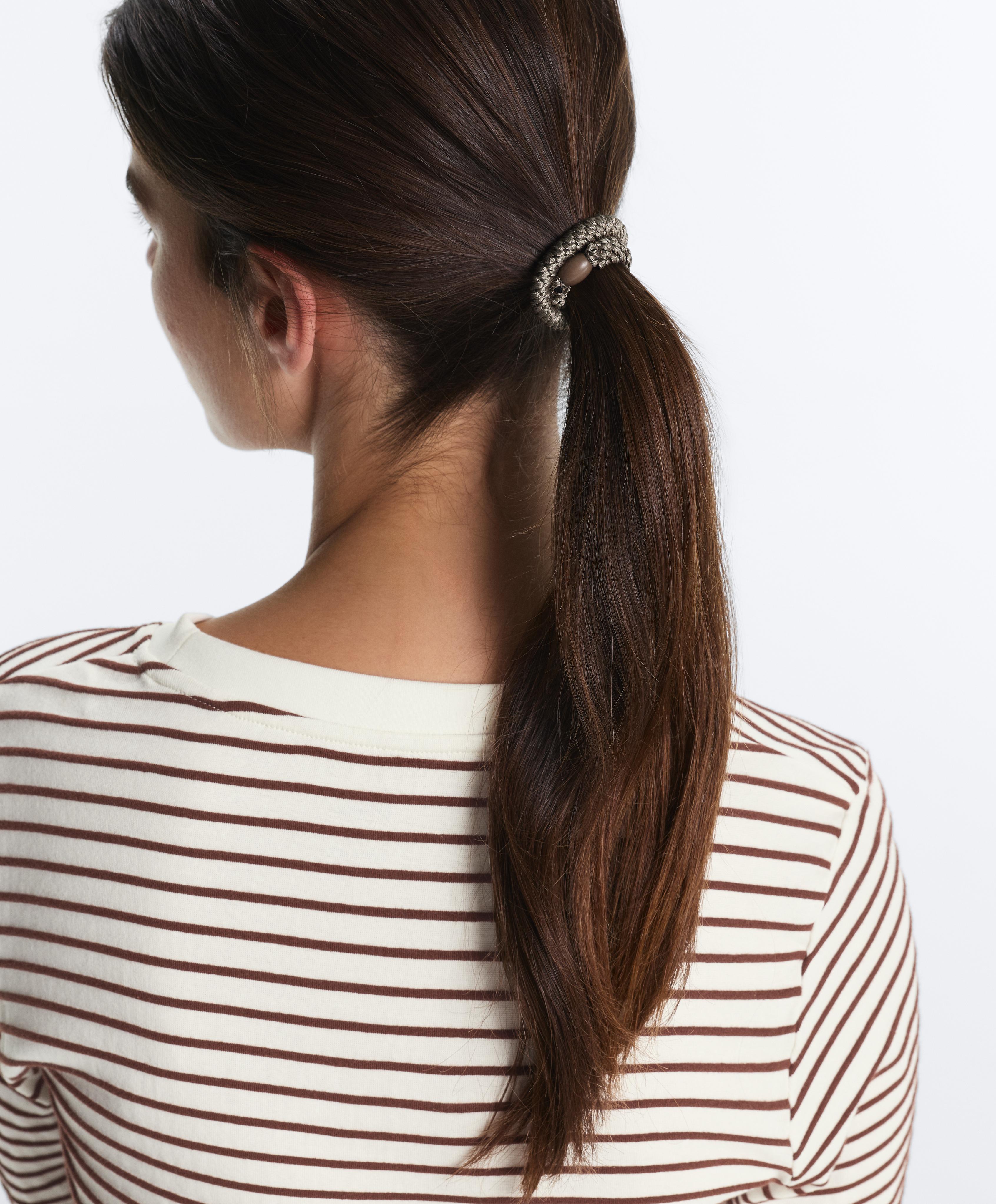 4 hair ties 4 hair ties