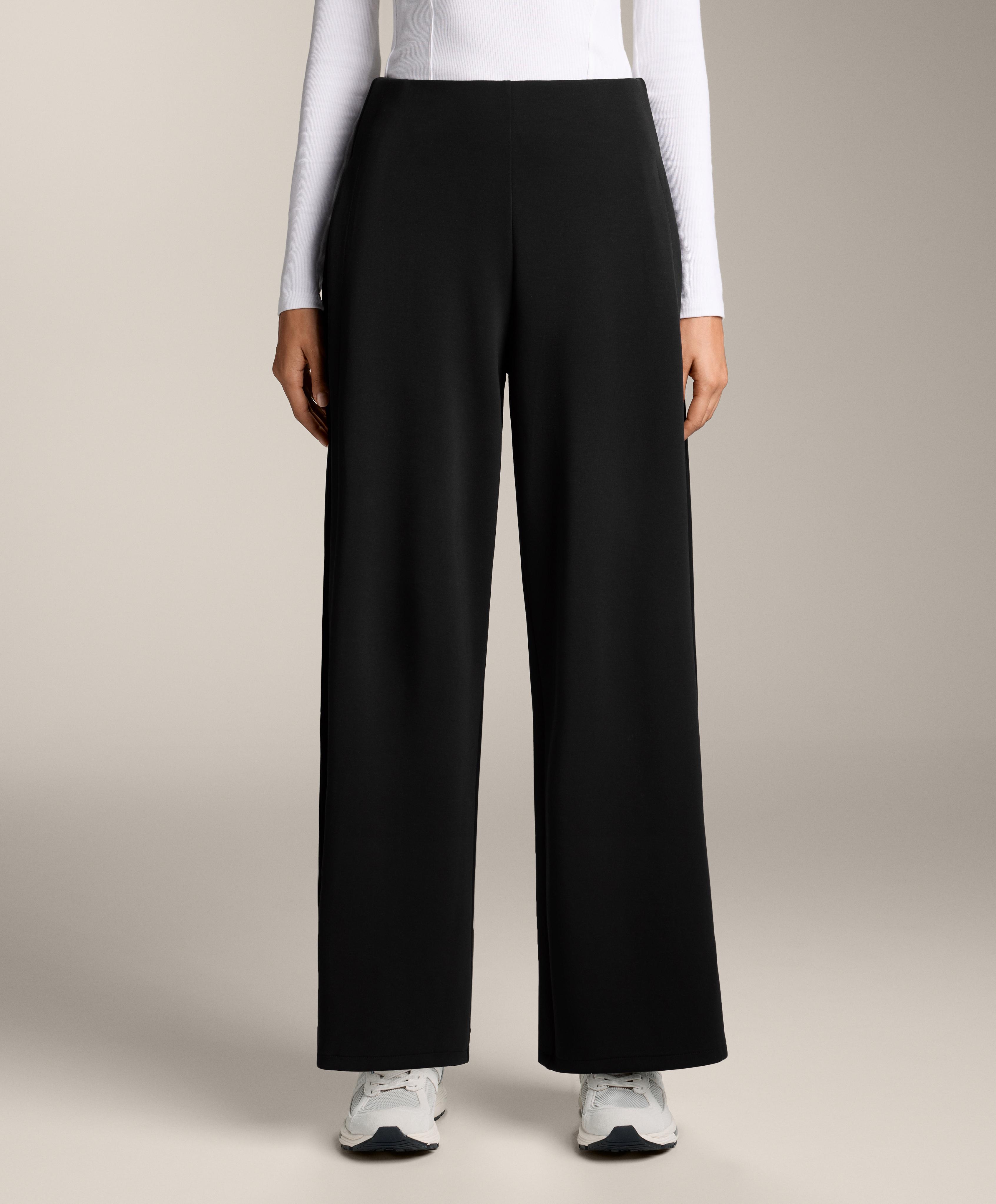 Weite Hose mit seitlicher Zierfalte und weichem Modal Weite Hose mit seitlicher Zierfalte und weichem Modal