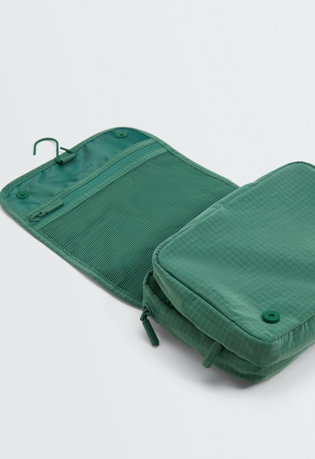 Hanging wash bag — GREEN