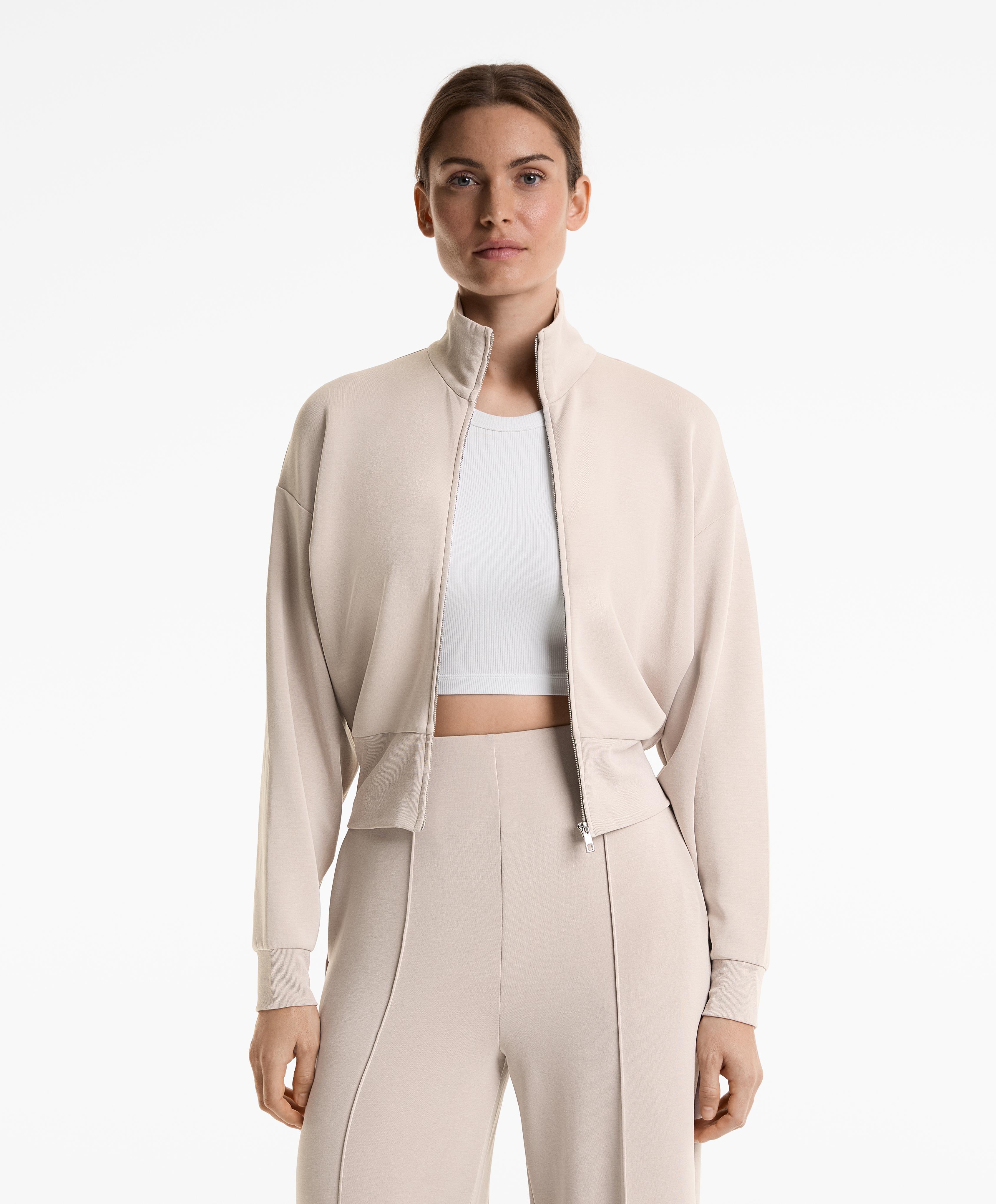 Chaqueta cuello subido con modal tacto suave Chaqueta cuello subido con modal tacto suave