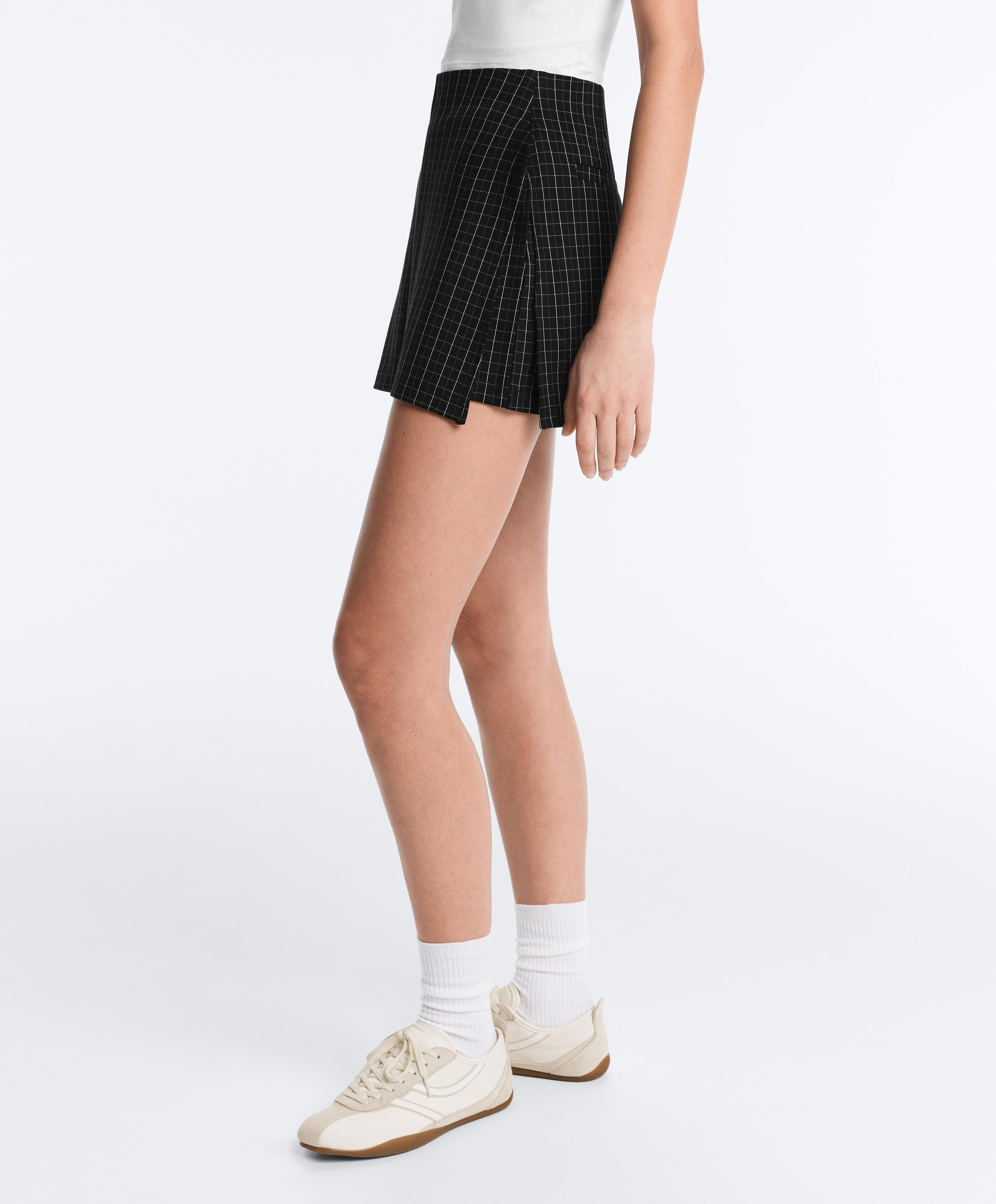 Check short skirt — BLACK
