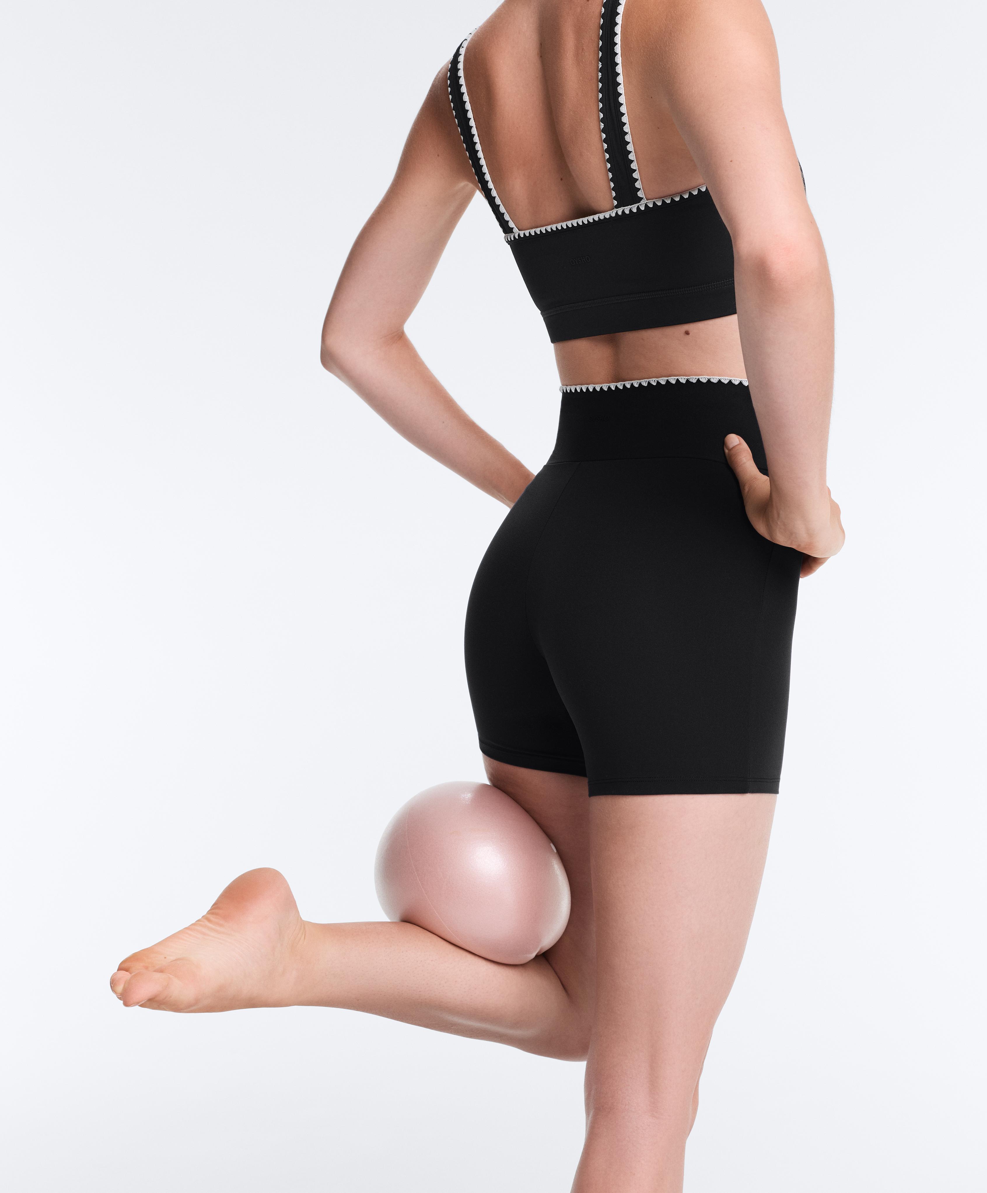 Comfortlux V-waist 10cm hot pants with contrast stitching — BLACK