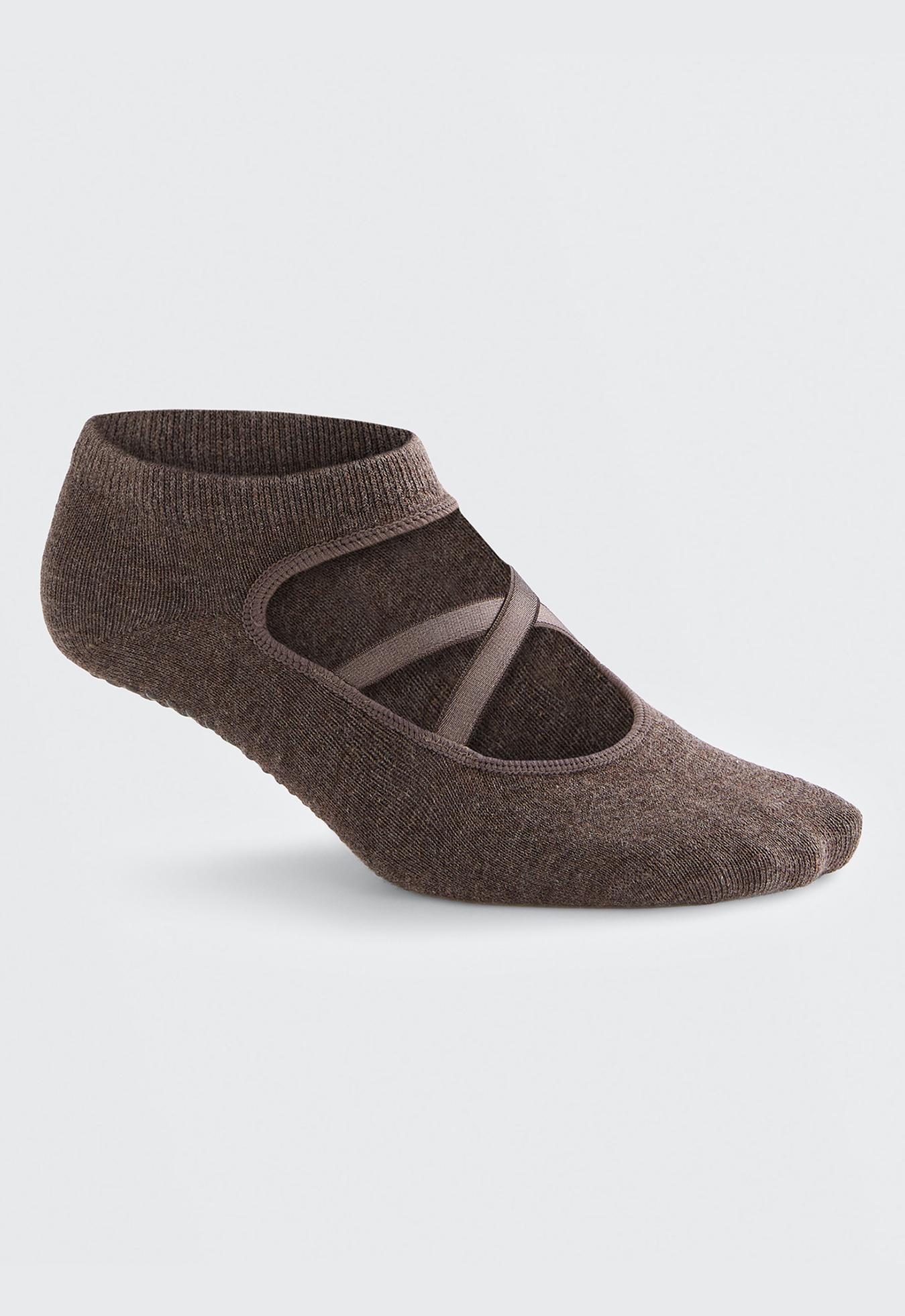 2 pairs of crossover cotton blend yoga and Pilates sneaker socks — SAND