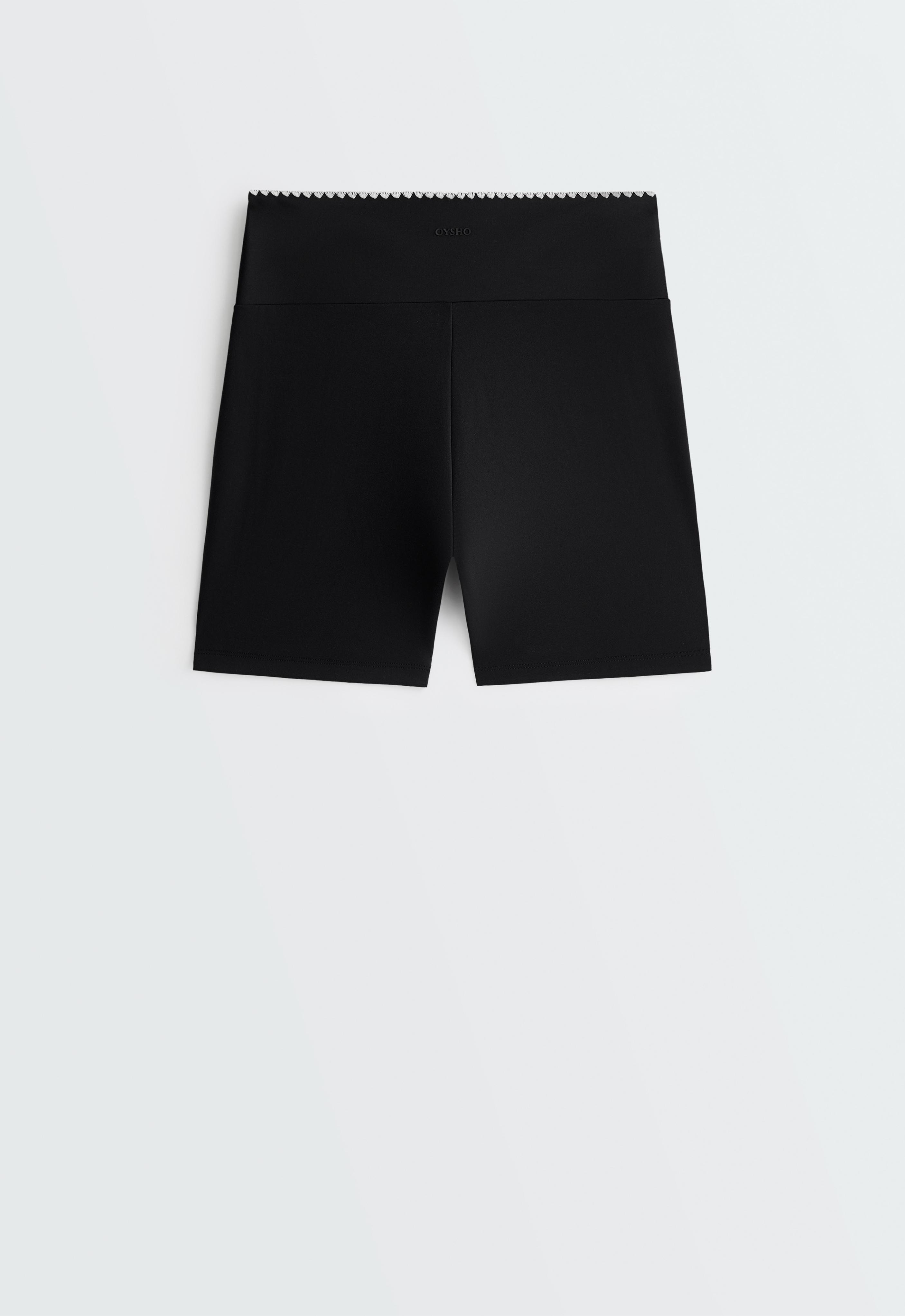 Comfortlux V-waist 10cm hot pants with contrast stitching — BLACK