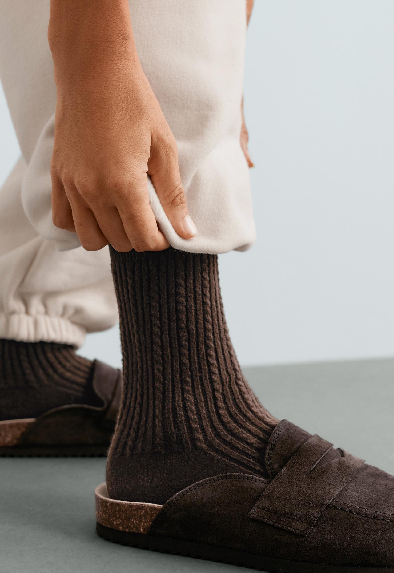 2 pairs of super-soft cable-knit socks — CHOCOLATE
