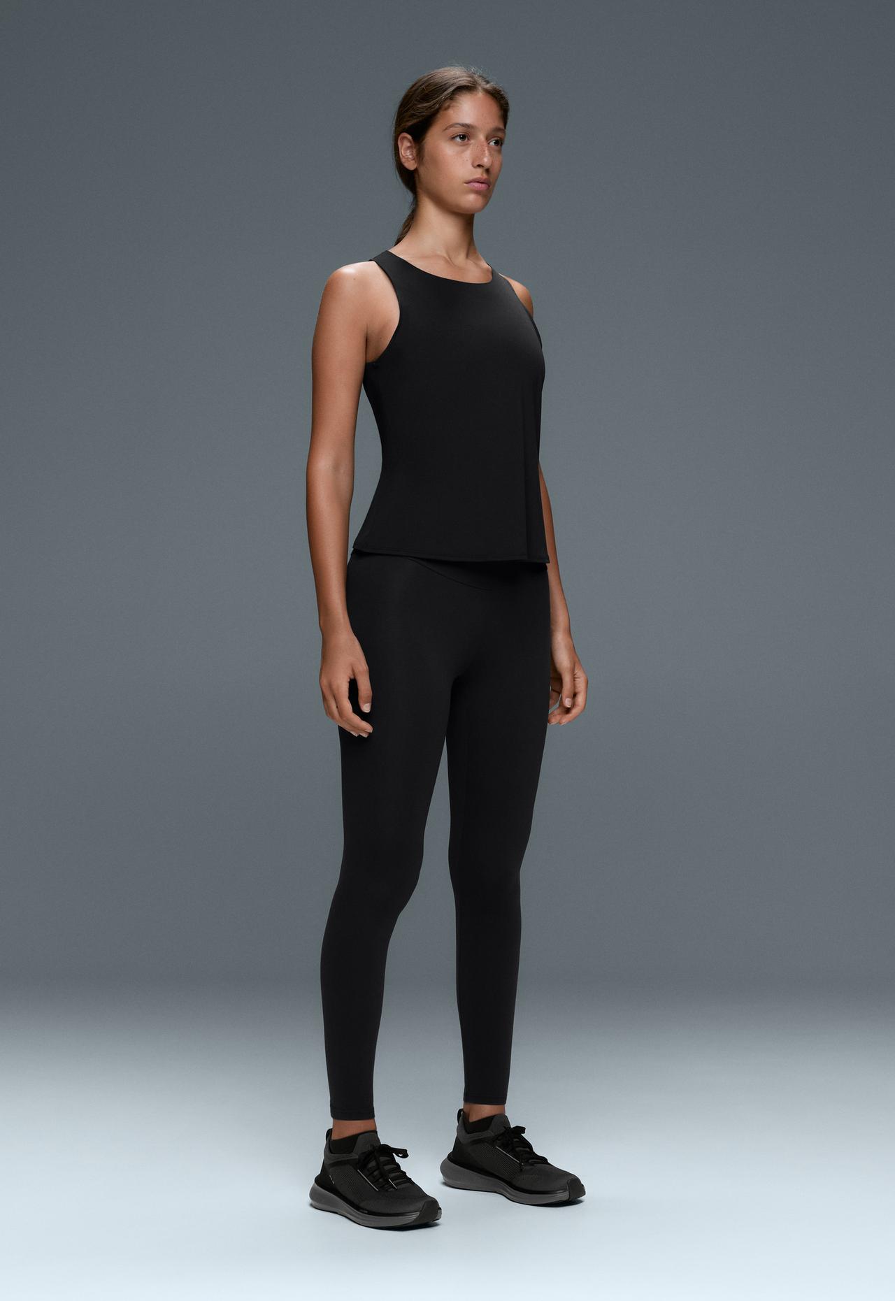 Comfortlux cross-back T-shirt — BLACK