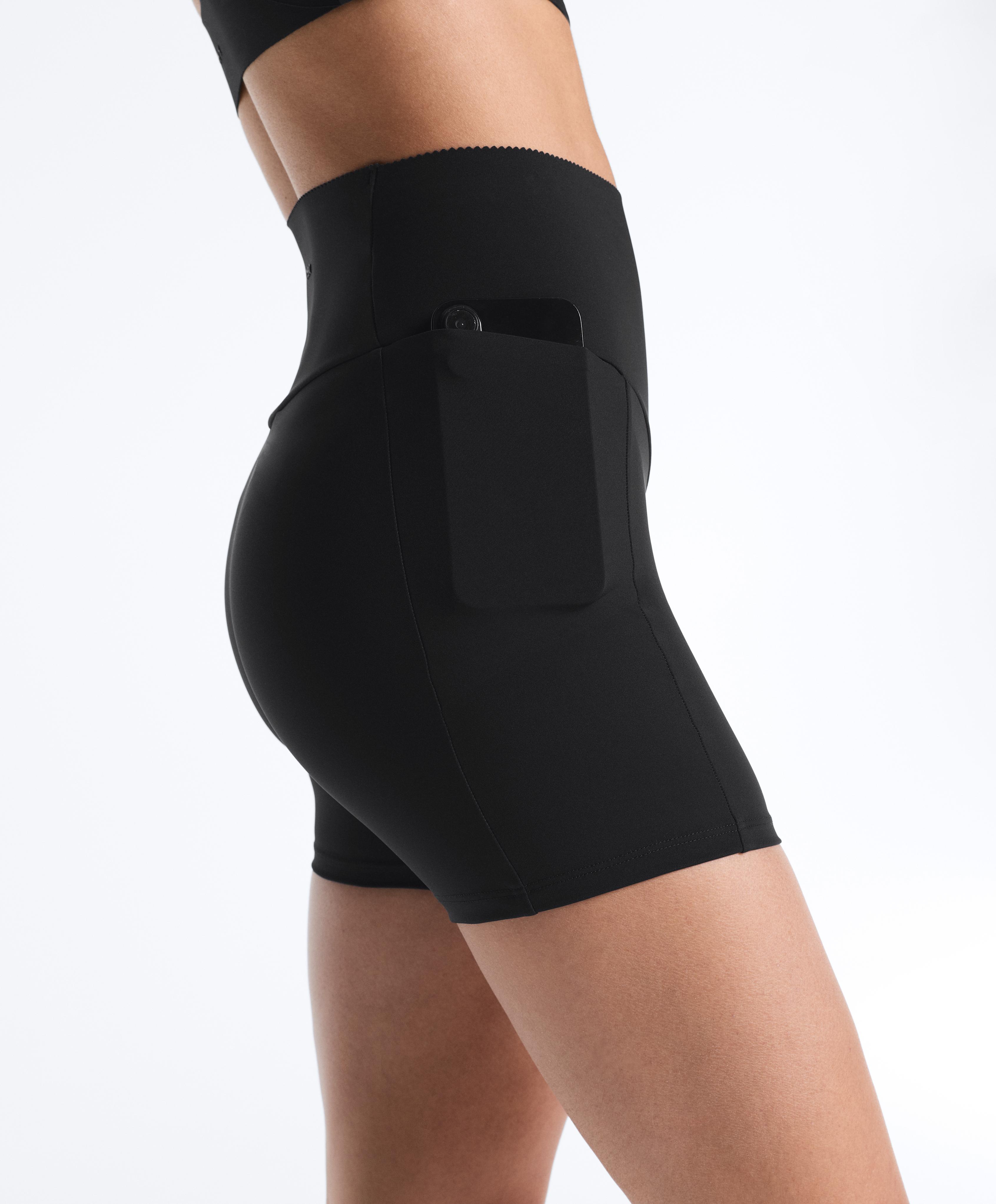 Compressive high-rise pocket 10cm hot pants — BLACK