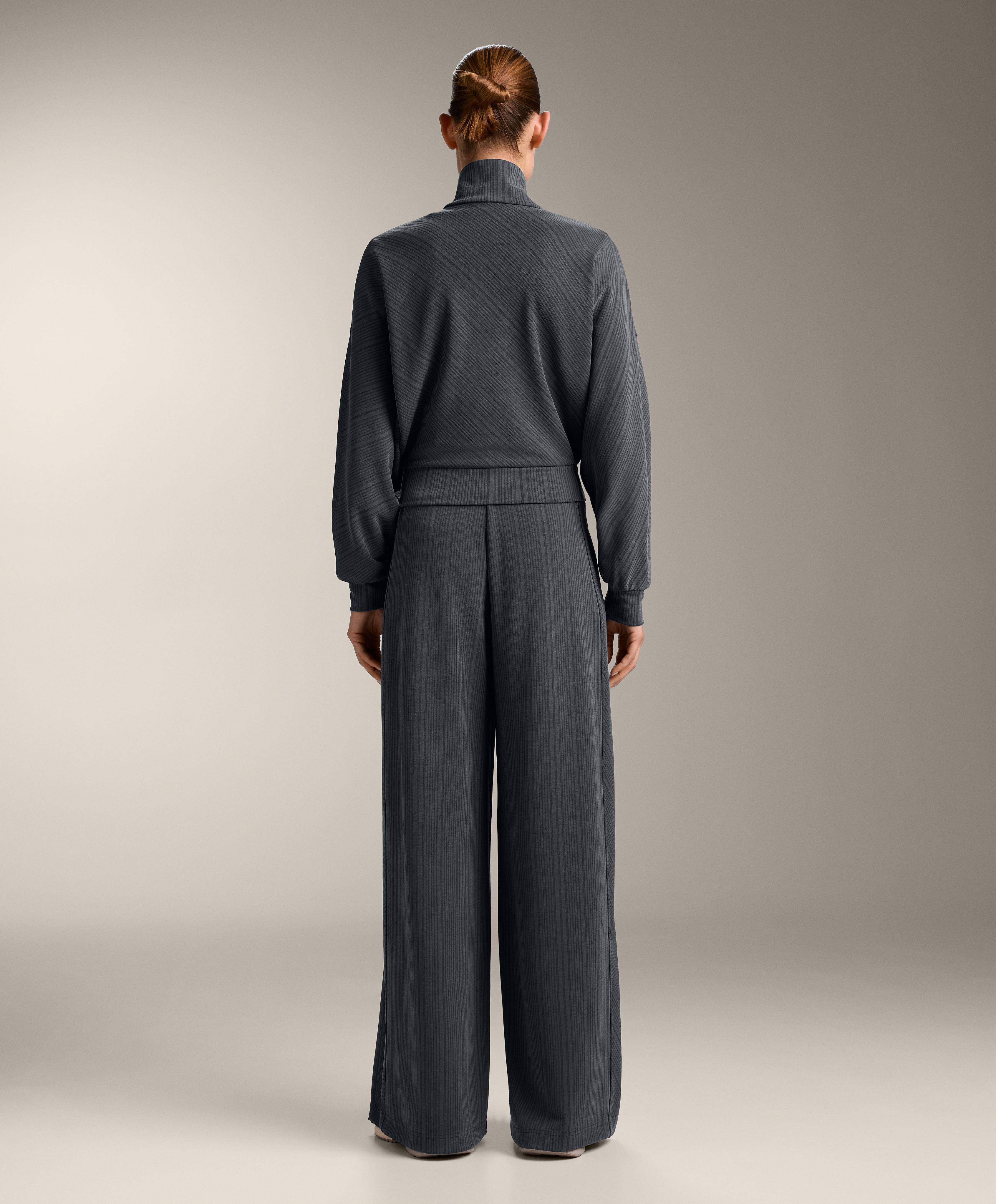 إطلالة كاملة مخططة غير متماثلة رمادي داكن