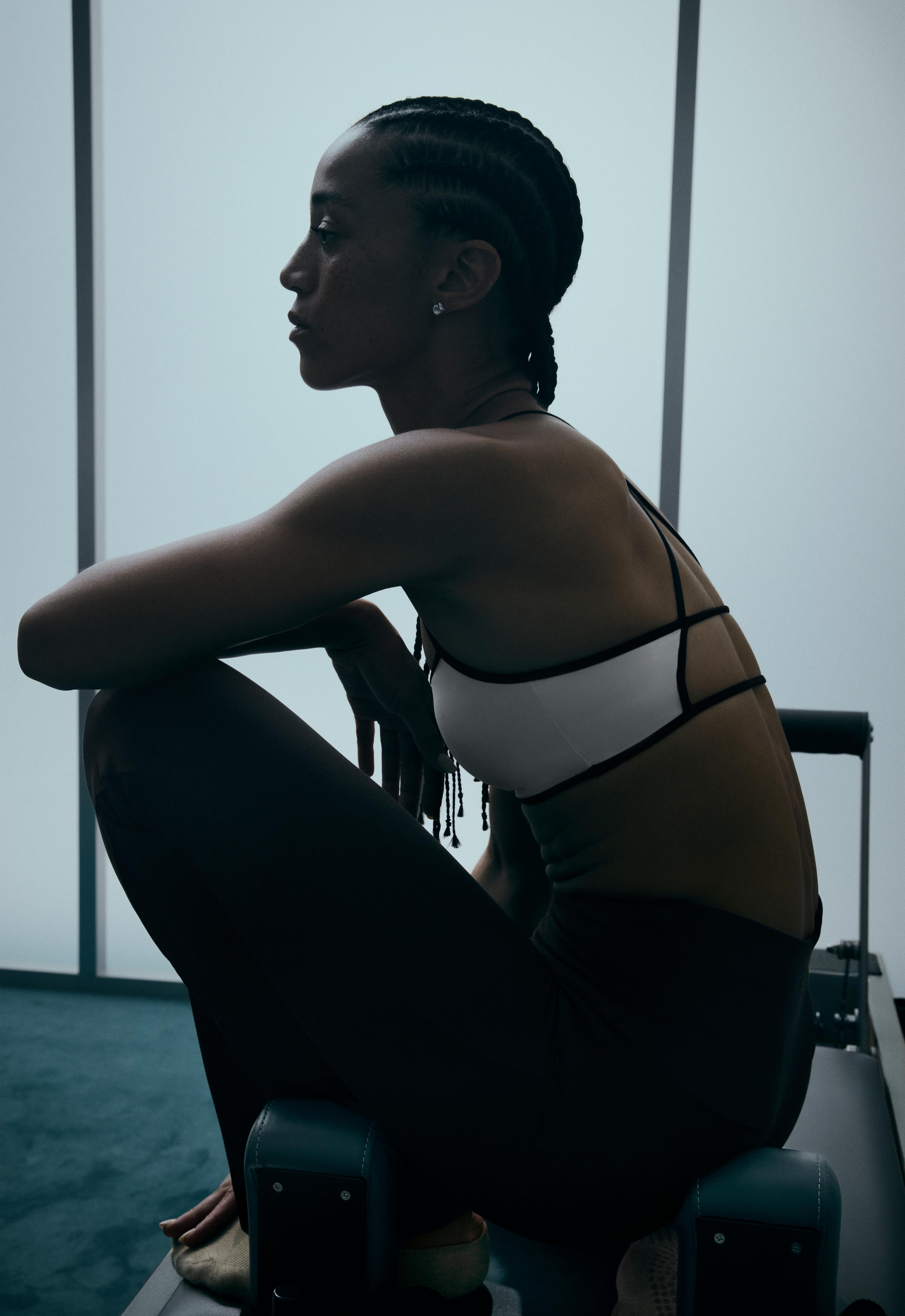 Low-support Comfortlux contrast sports bra — PALE ECRU