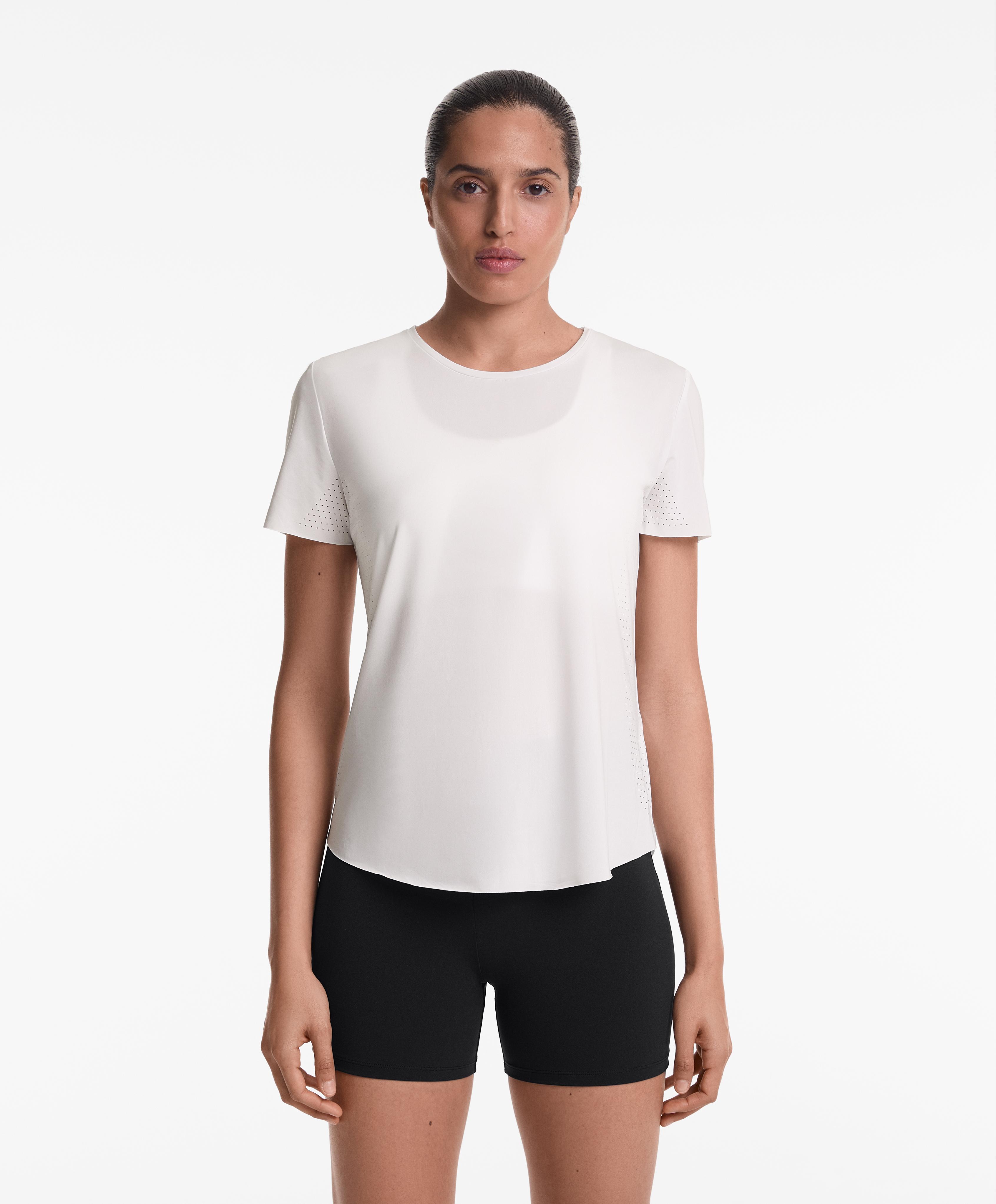 Oysho Running Club fitted short-sleeved technical T-shirt Oysho Running Club fitted short-sleeved technical T-shirt