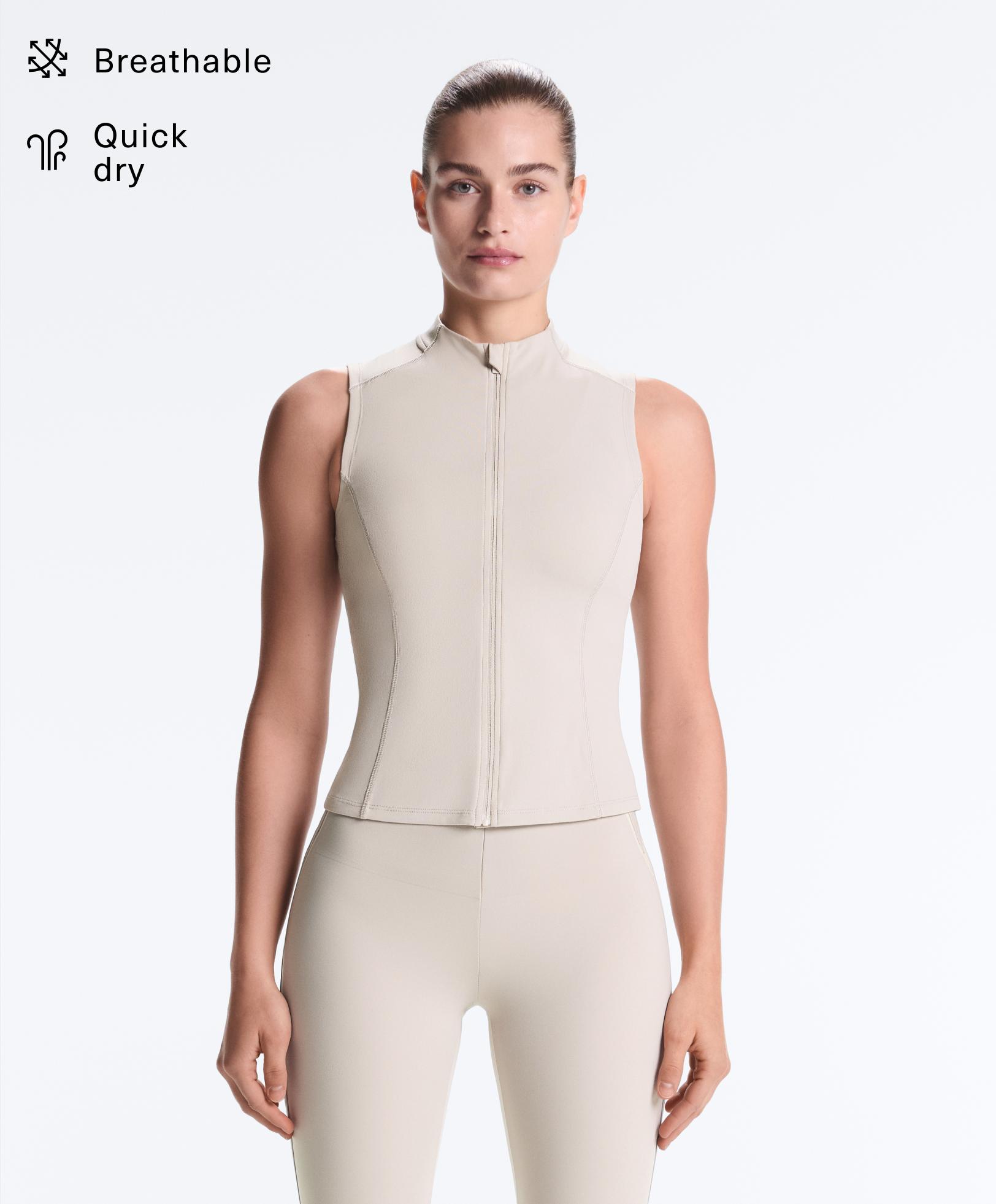 Sleeveless zip T-shirt