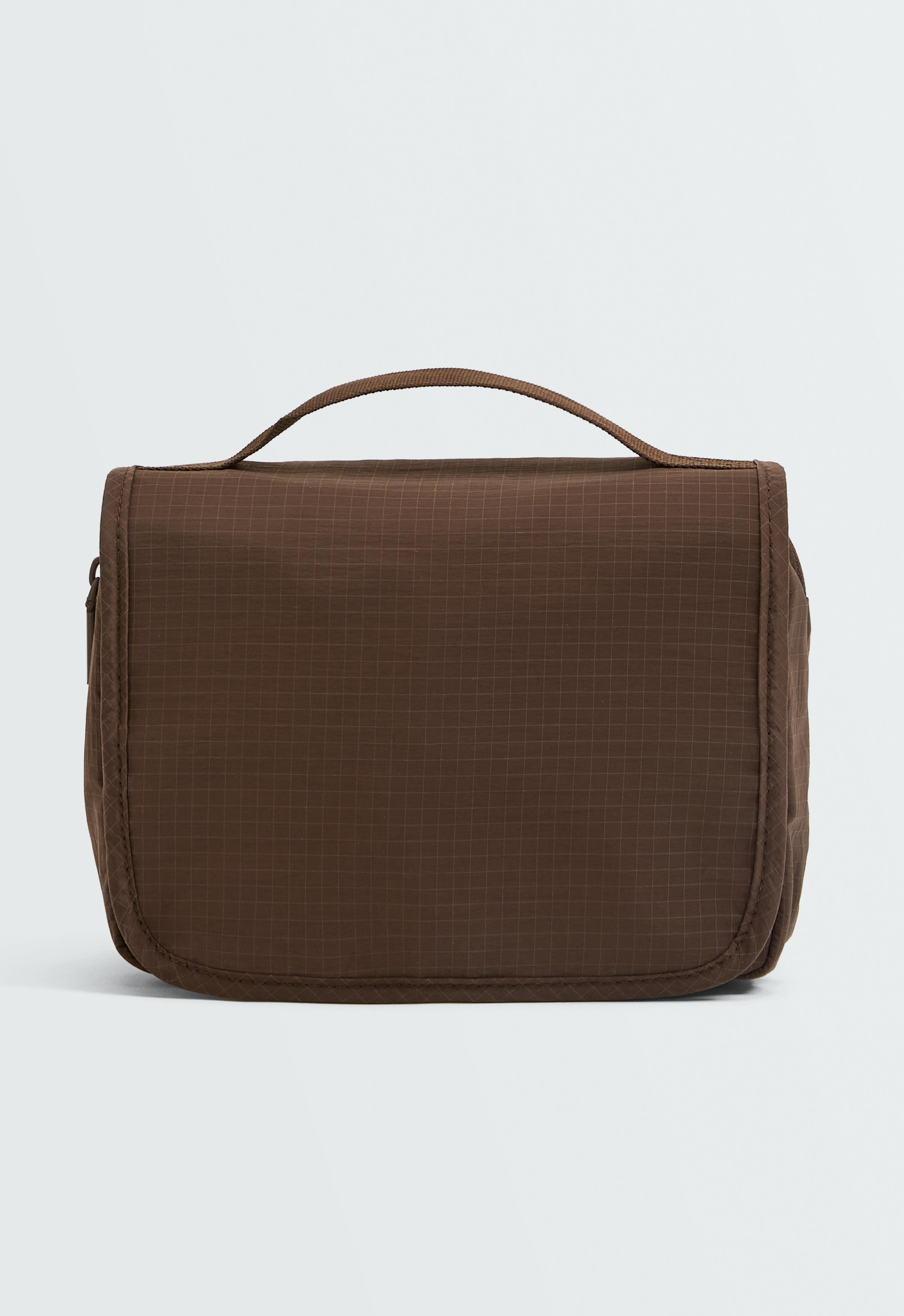 Hanging wash bag — BROWN