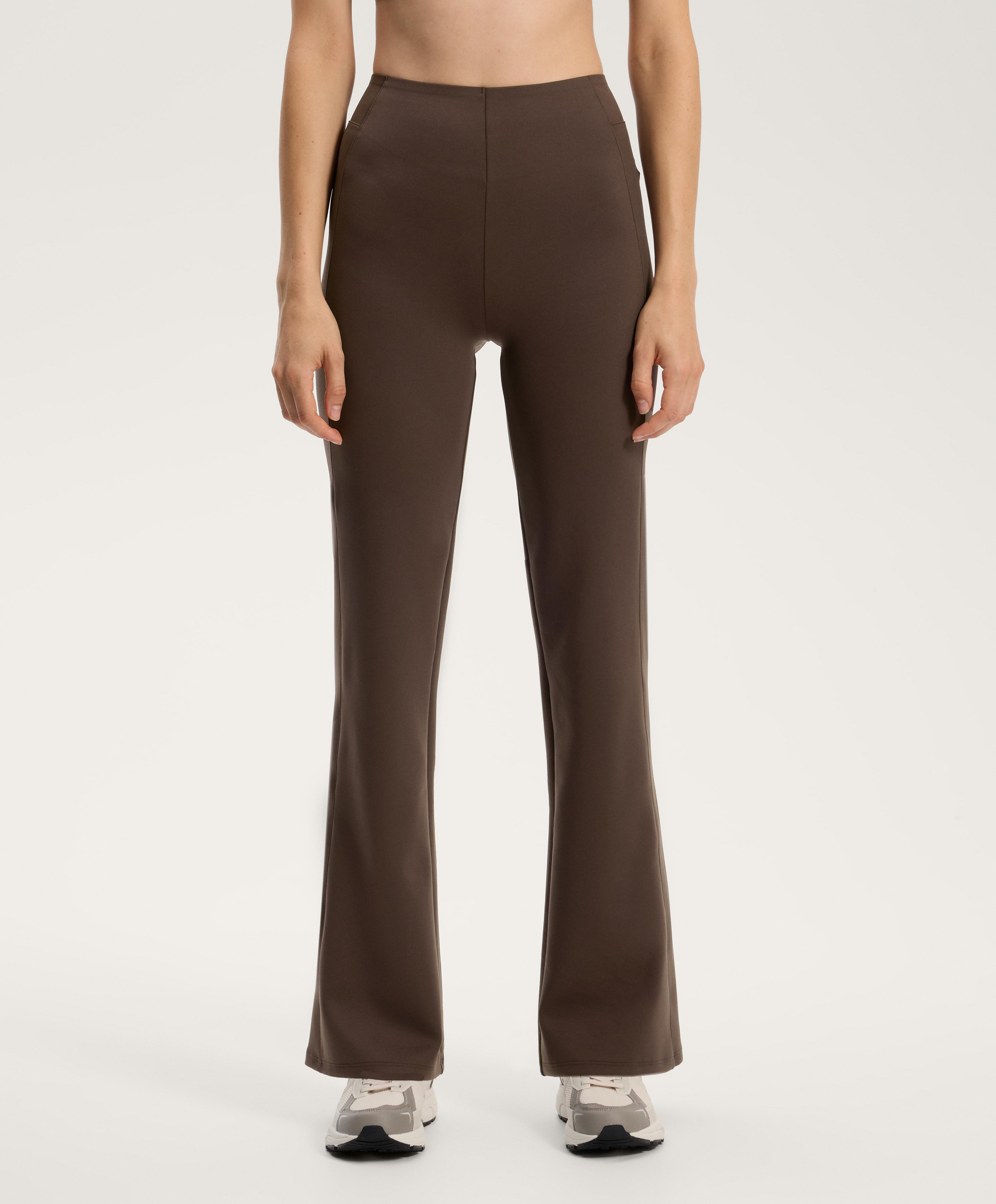 Flare broek high rise met neopreen effect Flare broek high rise met neopreen effect