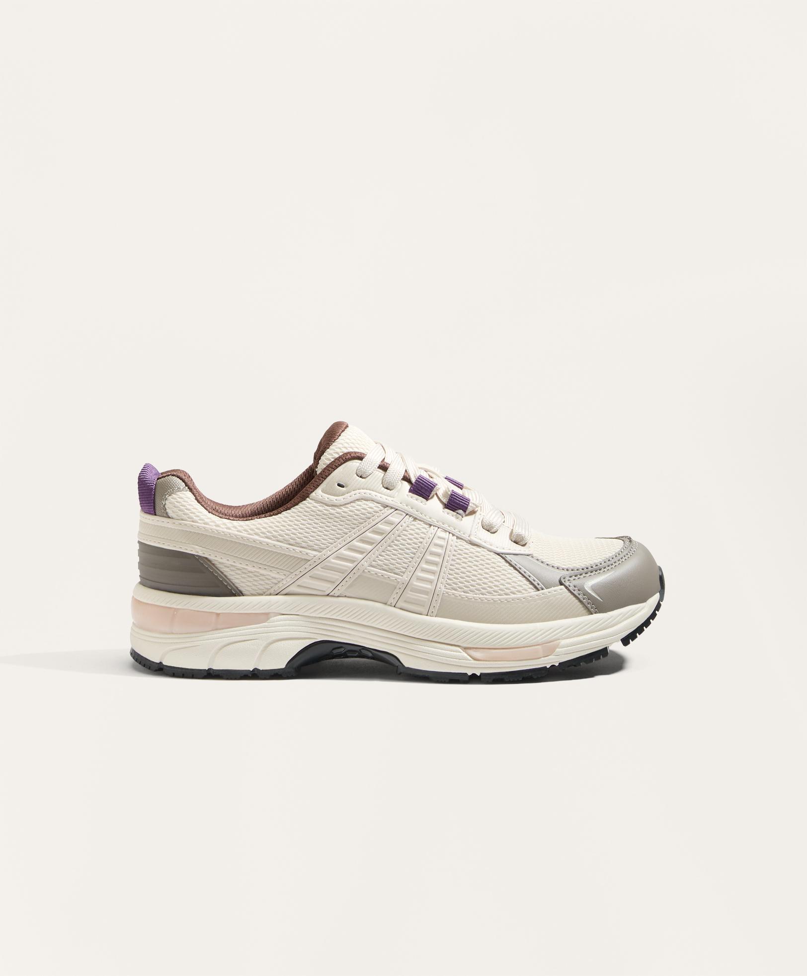 Running-style trainers