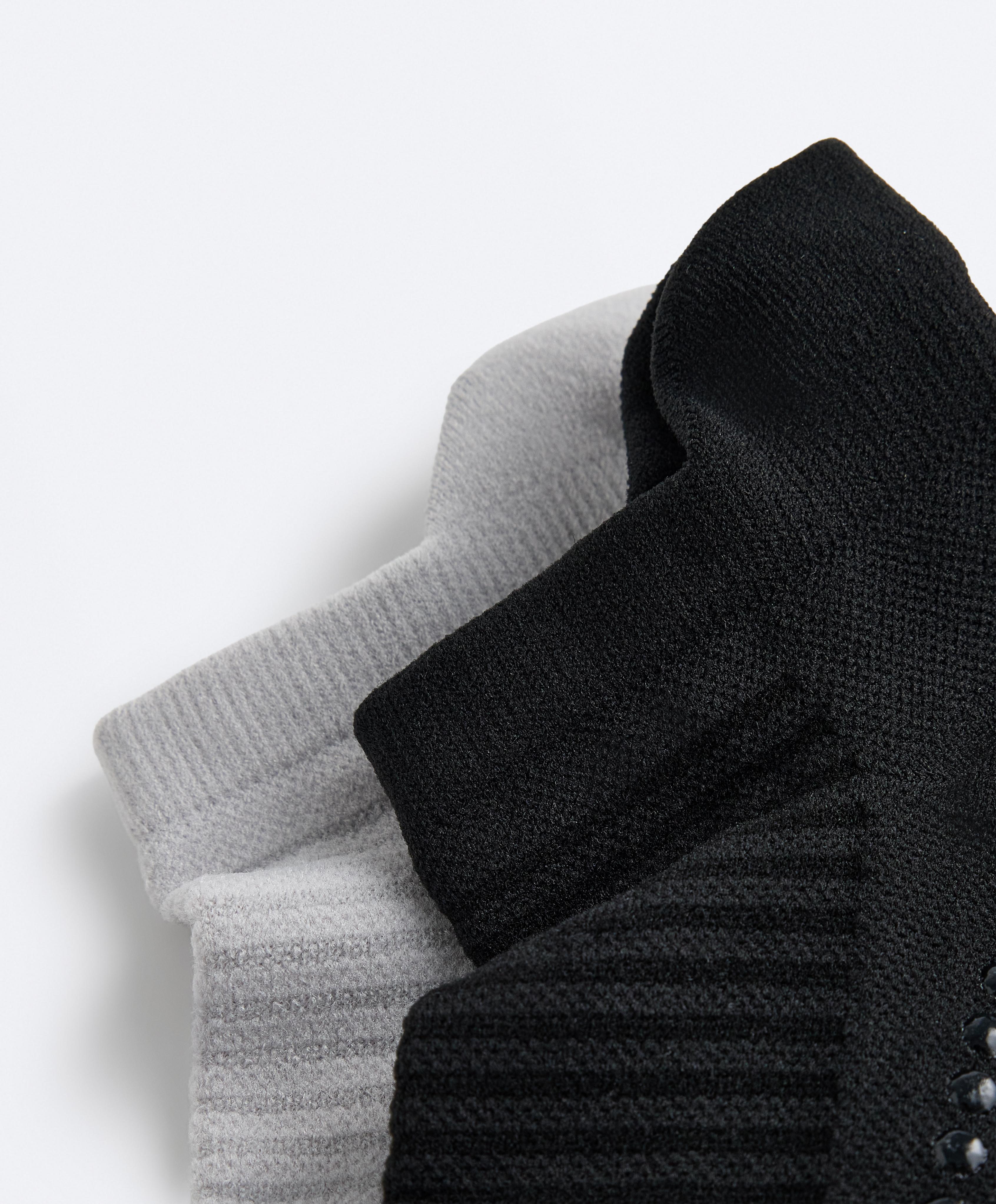 2 pairs of polyamide blend yoga and Pilates sneaker socks — BLACK