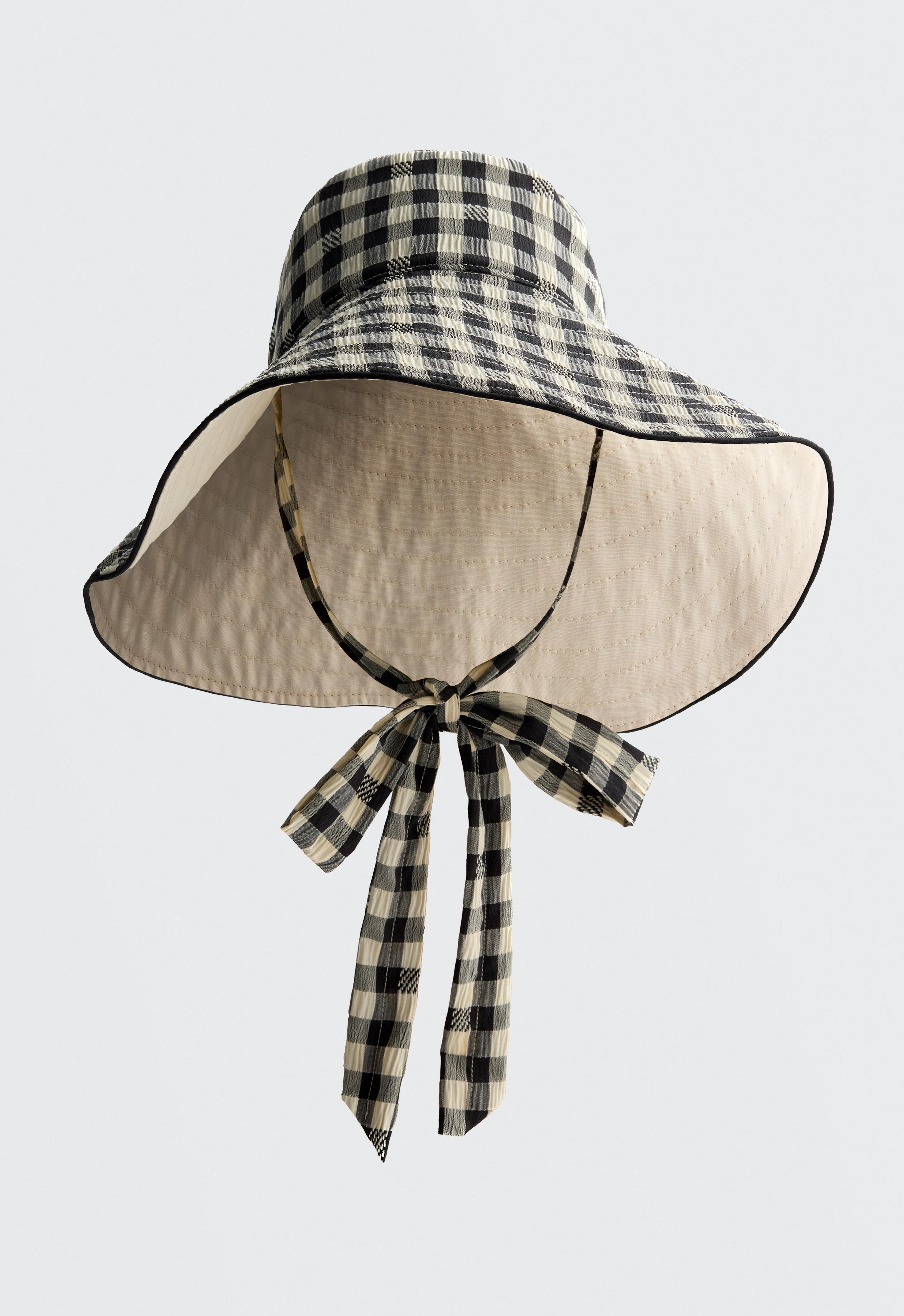 Reversible check bucket hat
