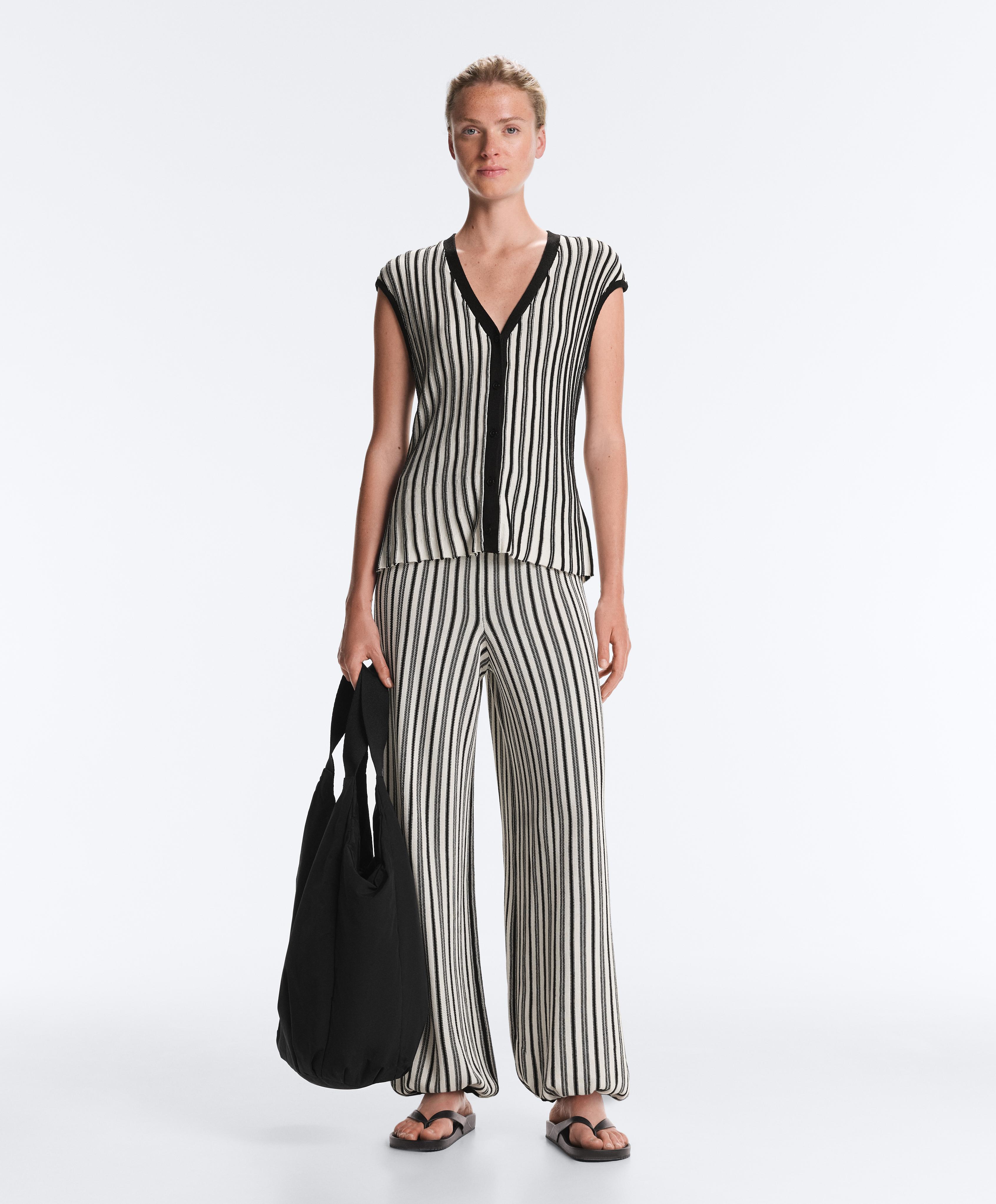 Striped sleeveless V-neck knit jumper — BLACK