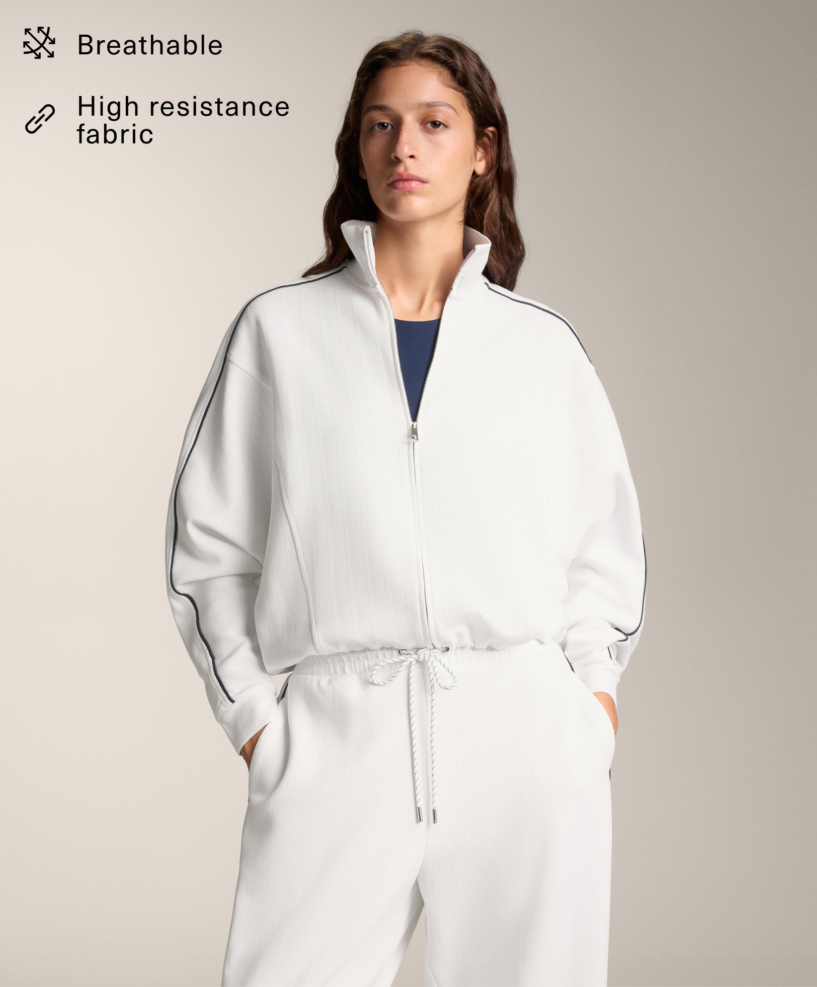 Chamarra piqué piping lateral con algodón Chamarra piqué piping lateral con algodón