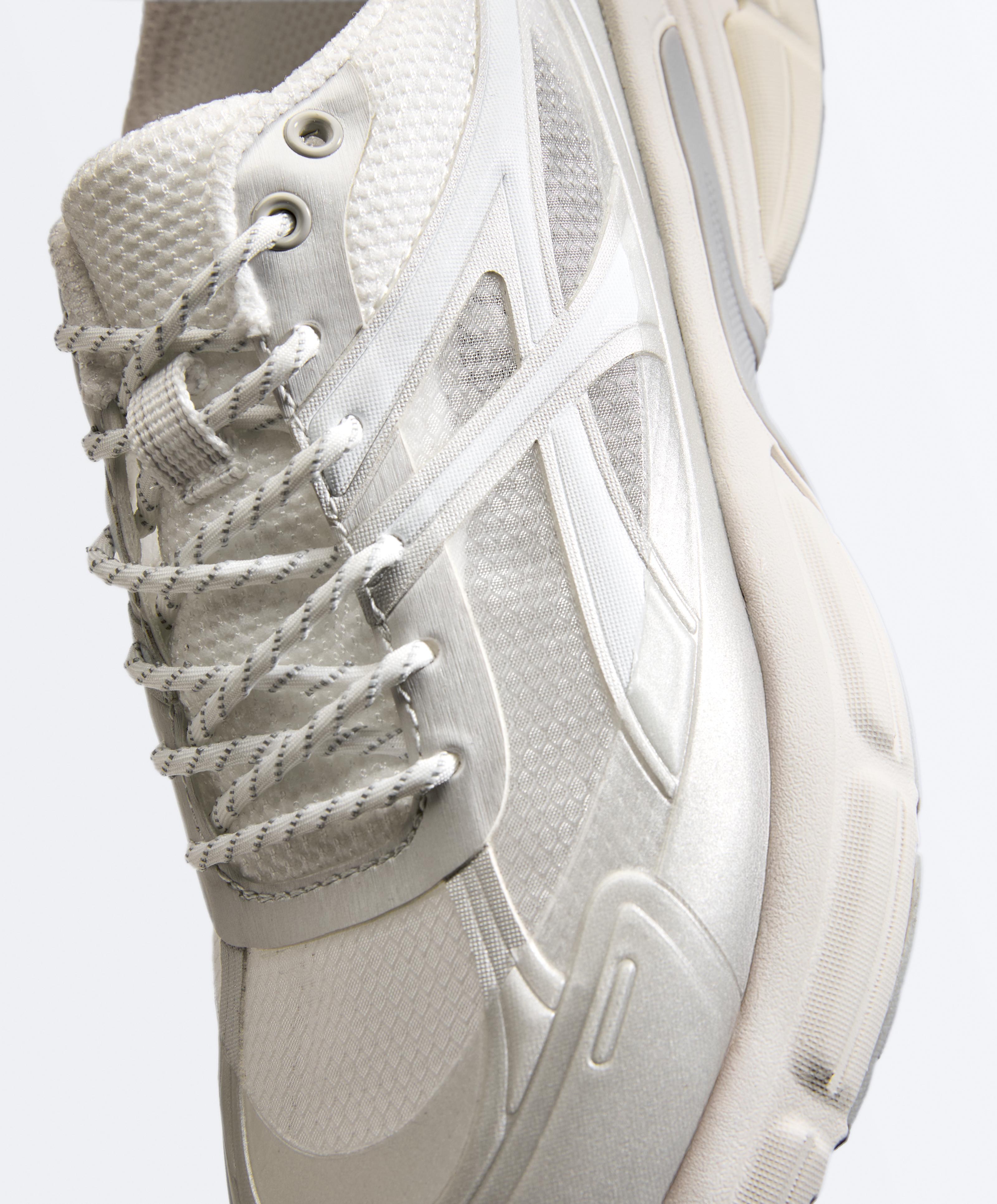 Running-style trainers — WHITE