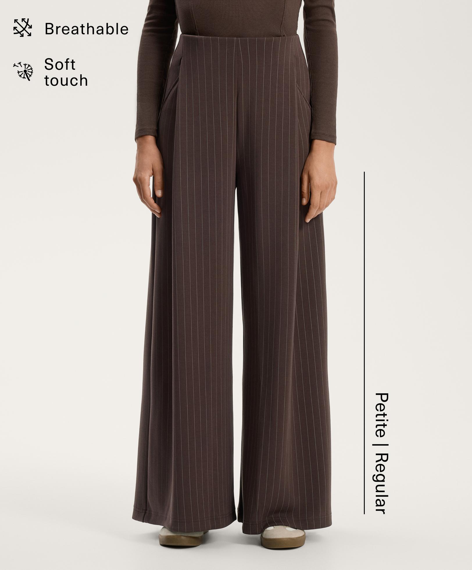 Yumuşak dokunuşlu modal kumaşlı çizgili geniş paça pantolon Yumuşak dokunuşlu modal kumaşlı çizgili geniş paça pantolon