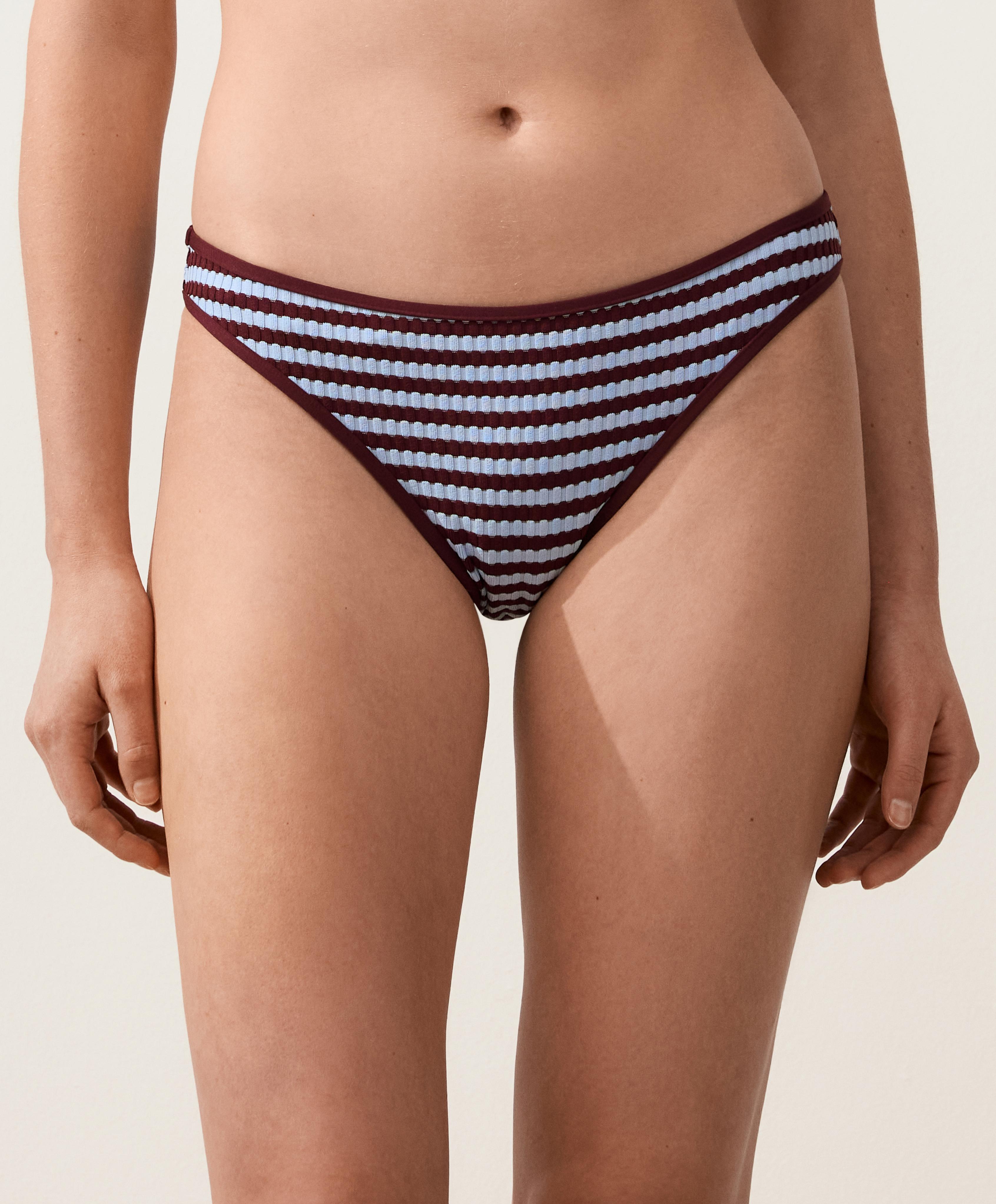 Klassischer Bikinislip mit Struktur und Streifen Klassischer Bikinislip mit Struktur und Streifen