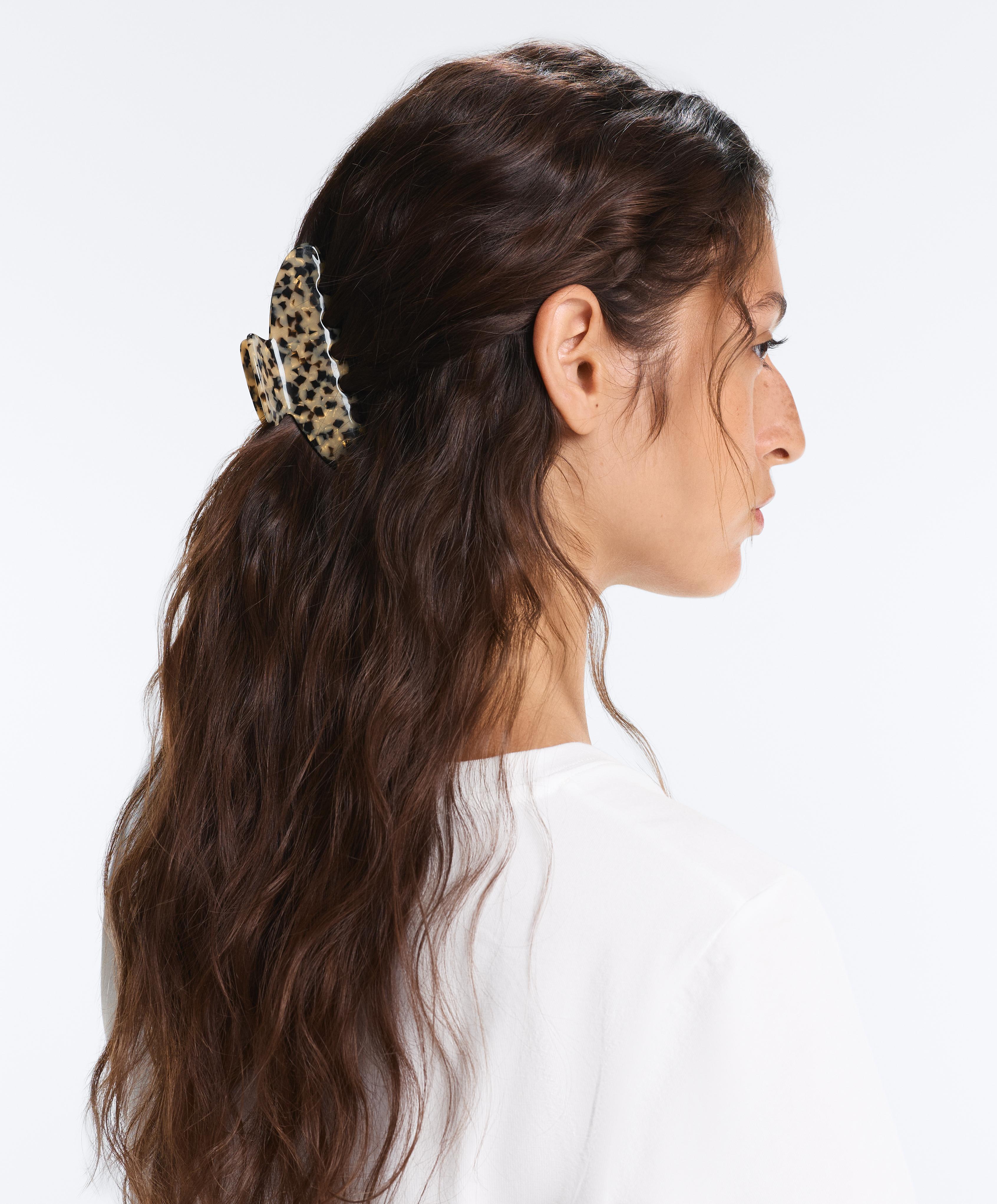 Large printed hair claw — CHESTNUT