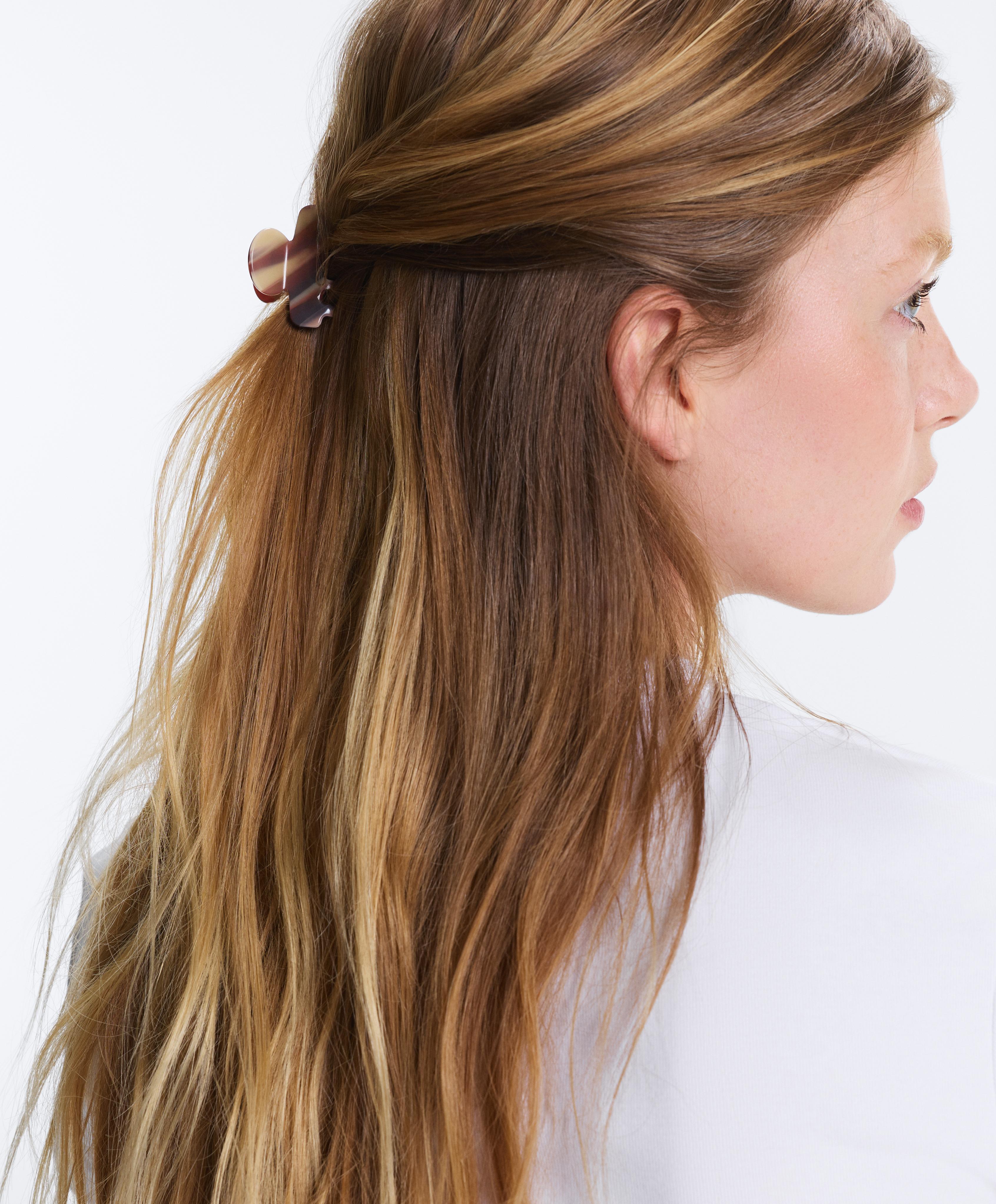 2 medium print hair clips