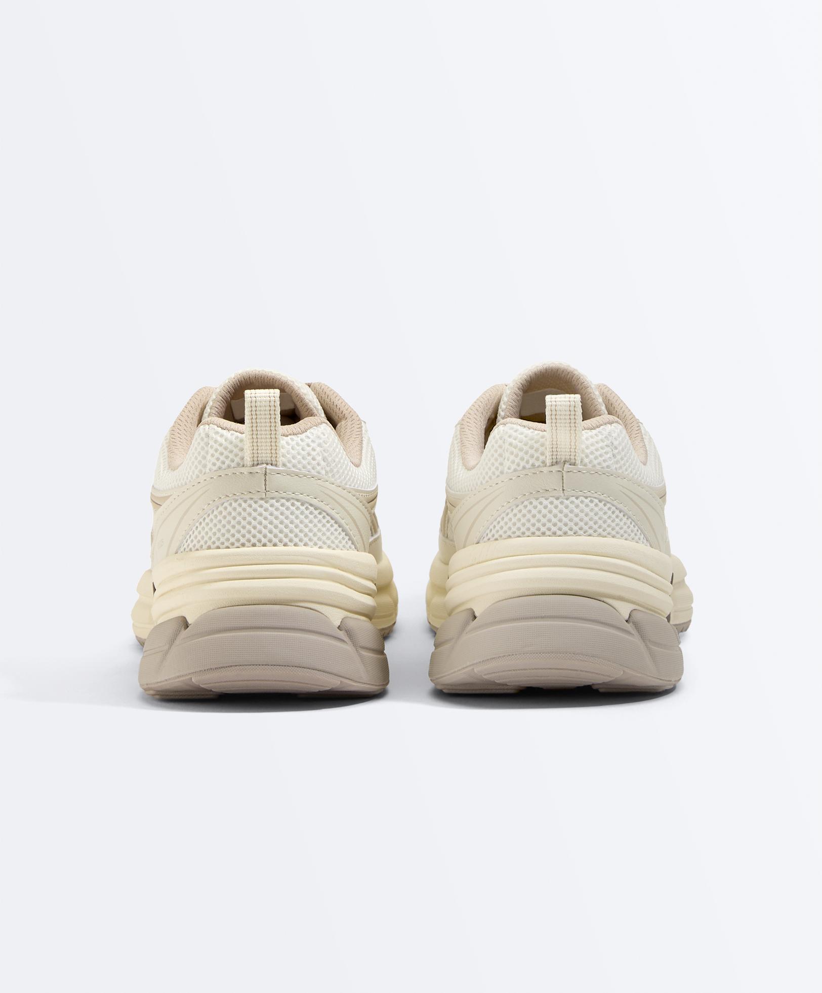 Running-style trainers — SAND