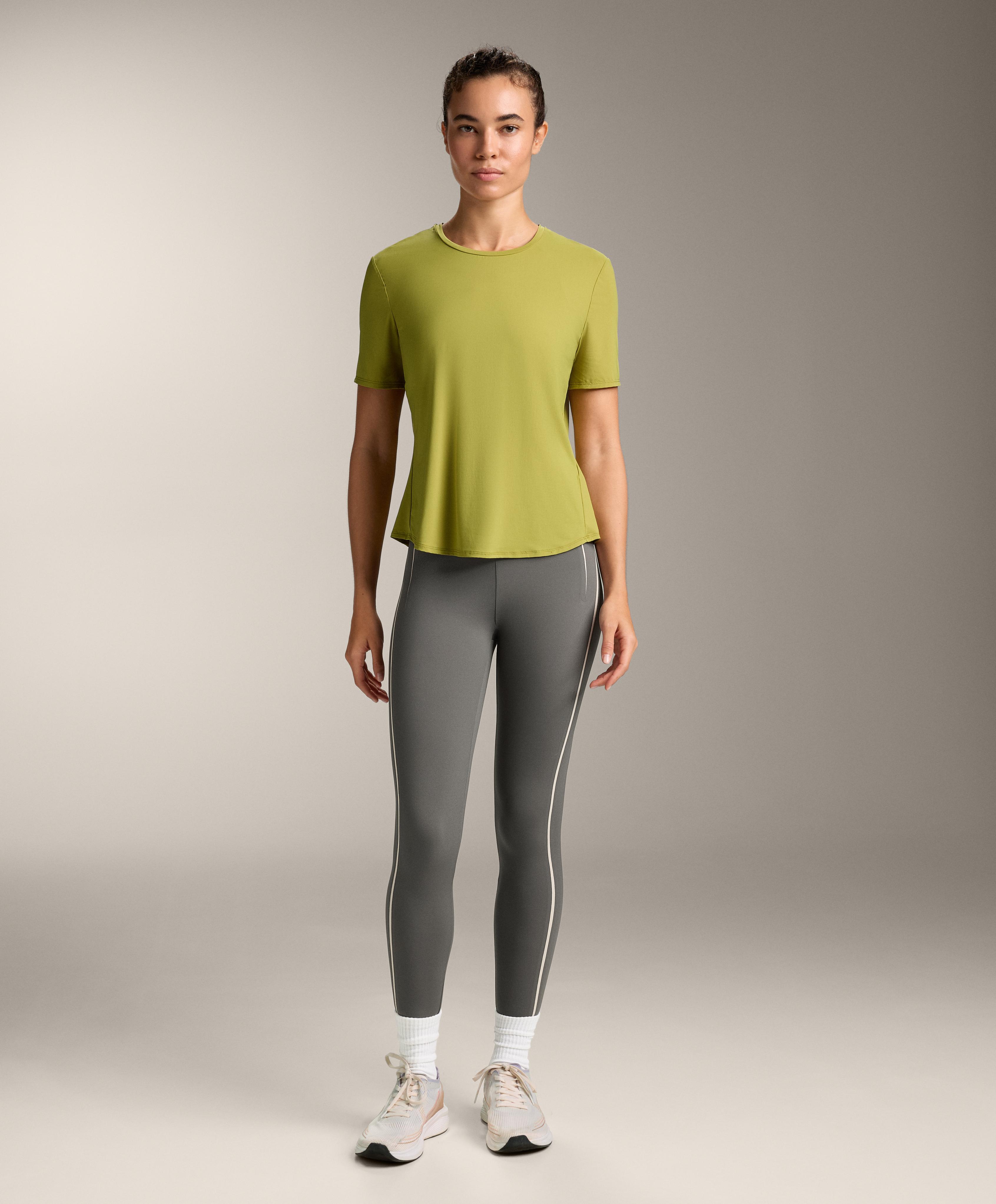 تيشيرت تقني بأكمام قصيرة - تنزيلات تيشيرت تقني بأكمام قصيرة - تنزيلات