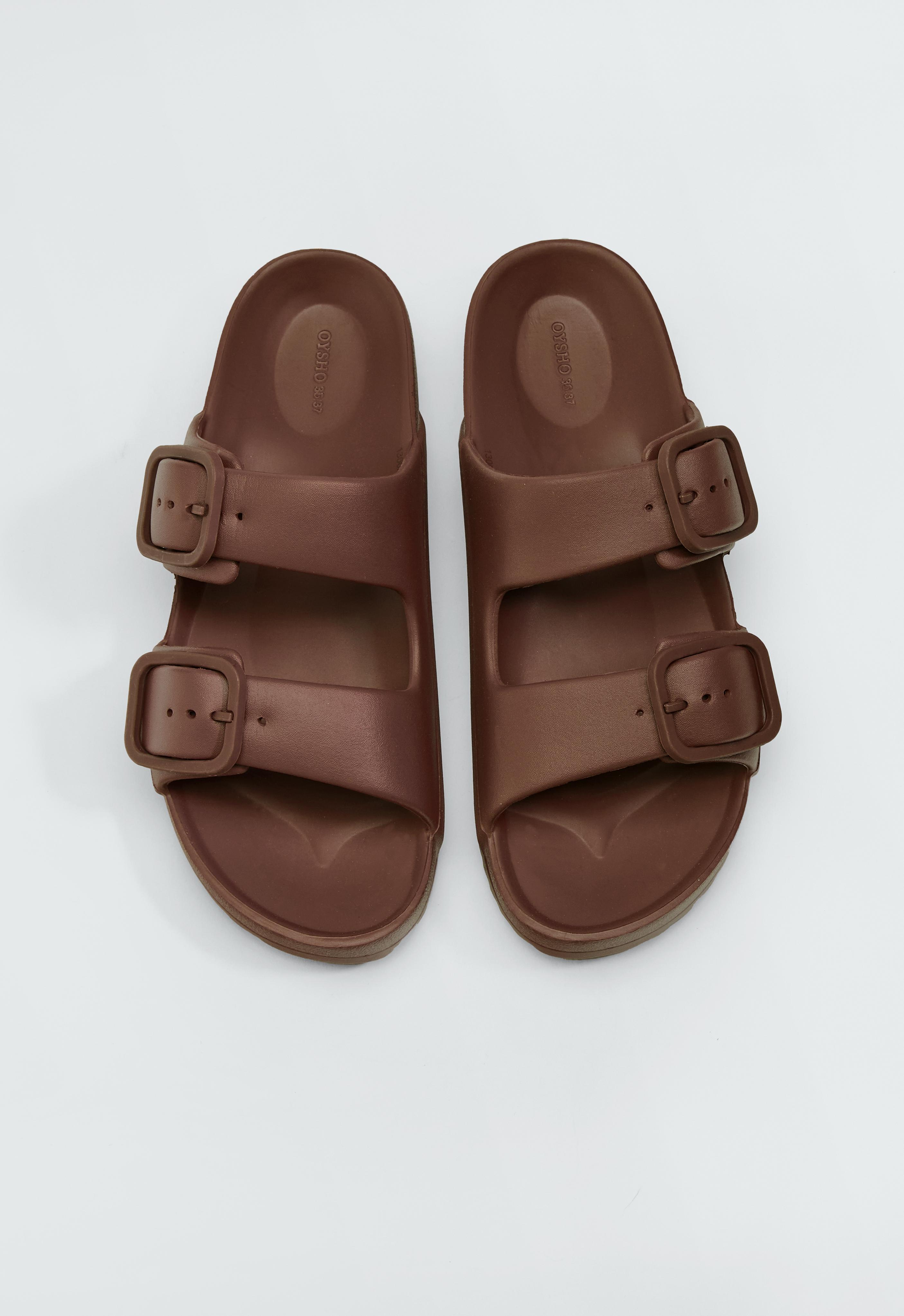 Sandalen mit Schnallen - Sale