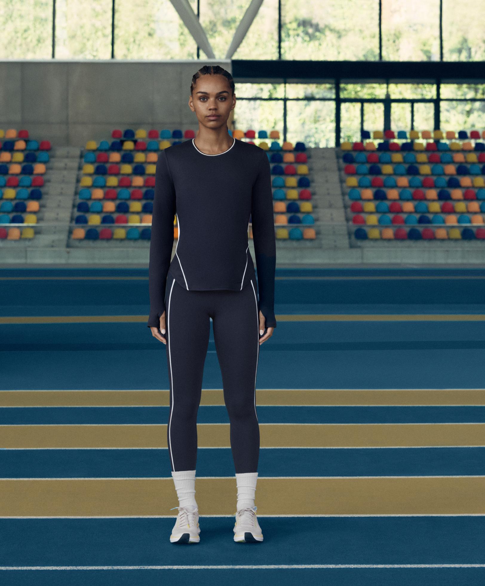 Total look running with blue piping T-shirt Total look running with blue piping T-shirt