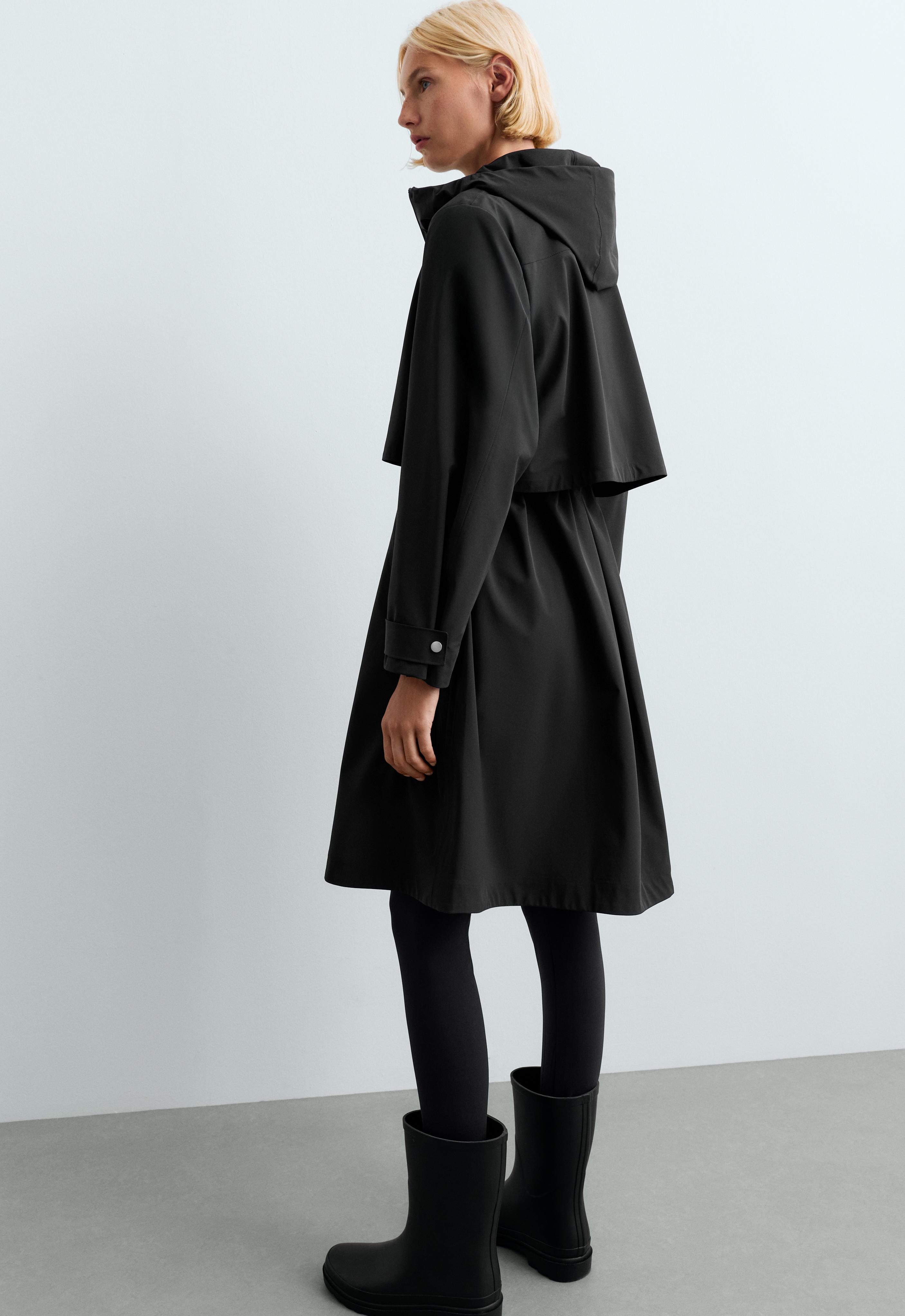 Extra lightweight long 10k waterproof jacket — BLACK