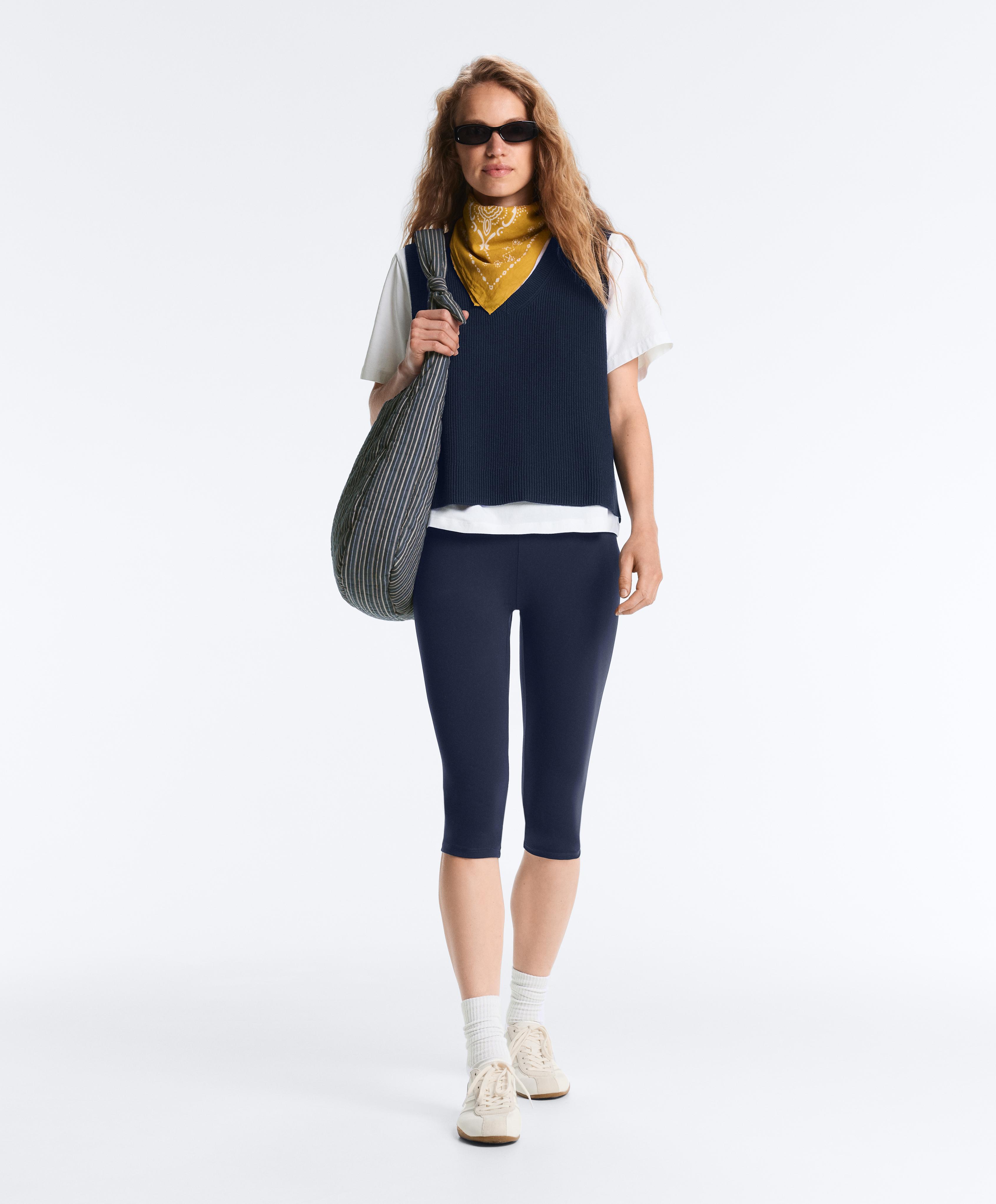 V-neck knit vest — NAVY BLUE