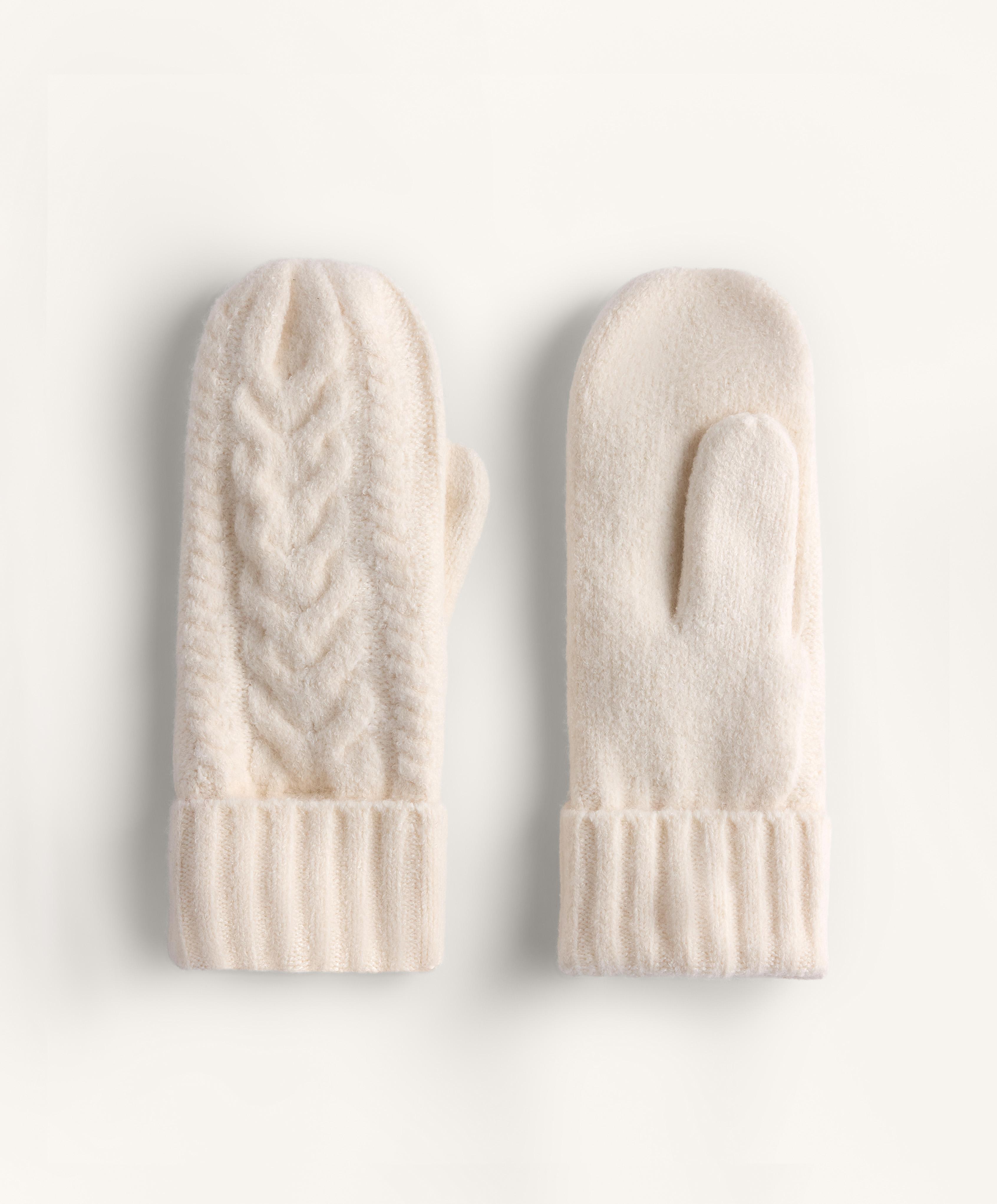 В'язані рукавиці з арановим візерунком В'язані рукавиці з арановим візерунком