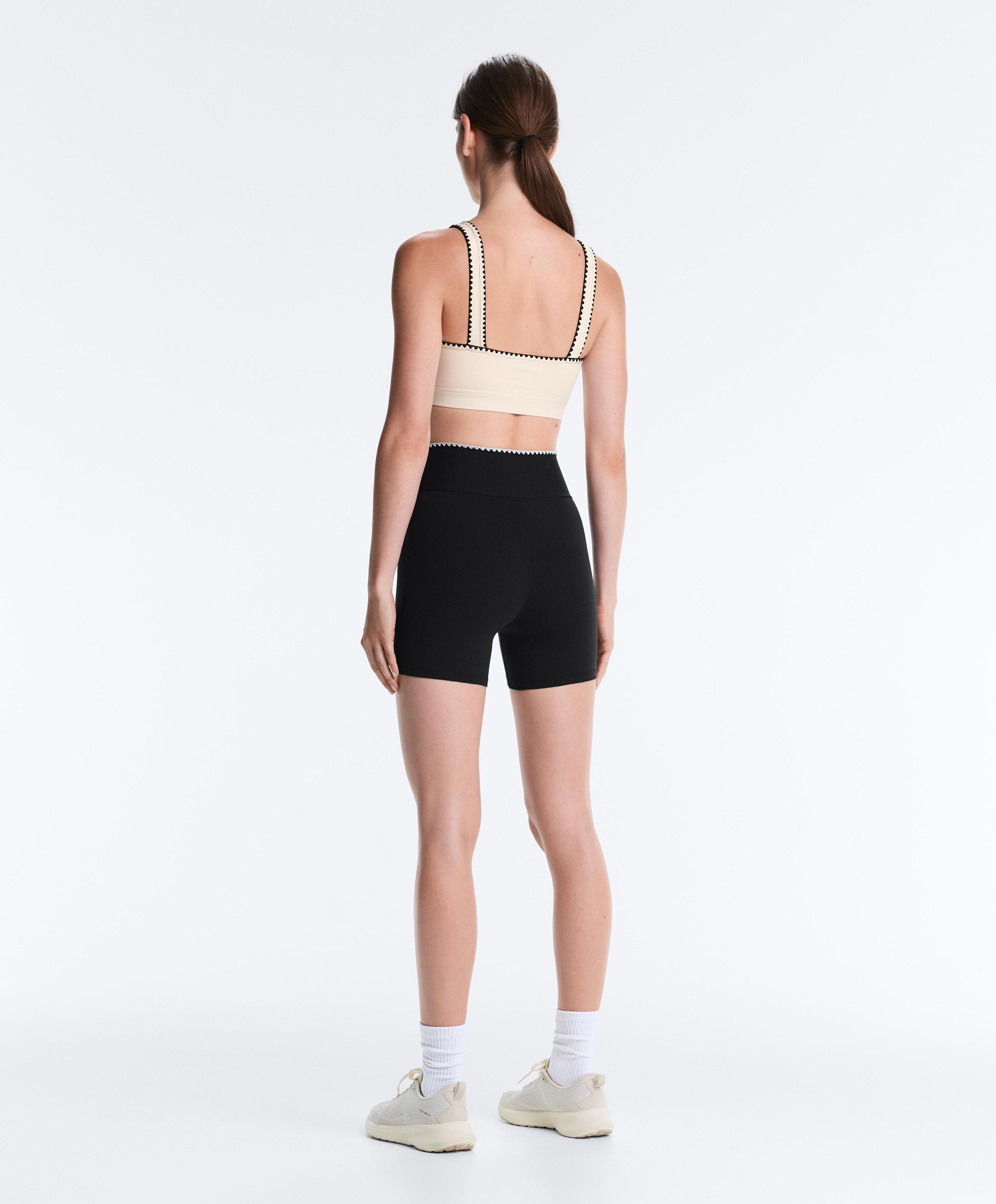 Medium-support Comfortlux sports bra with contrast seams — PALE ECRU