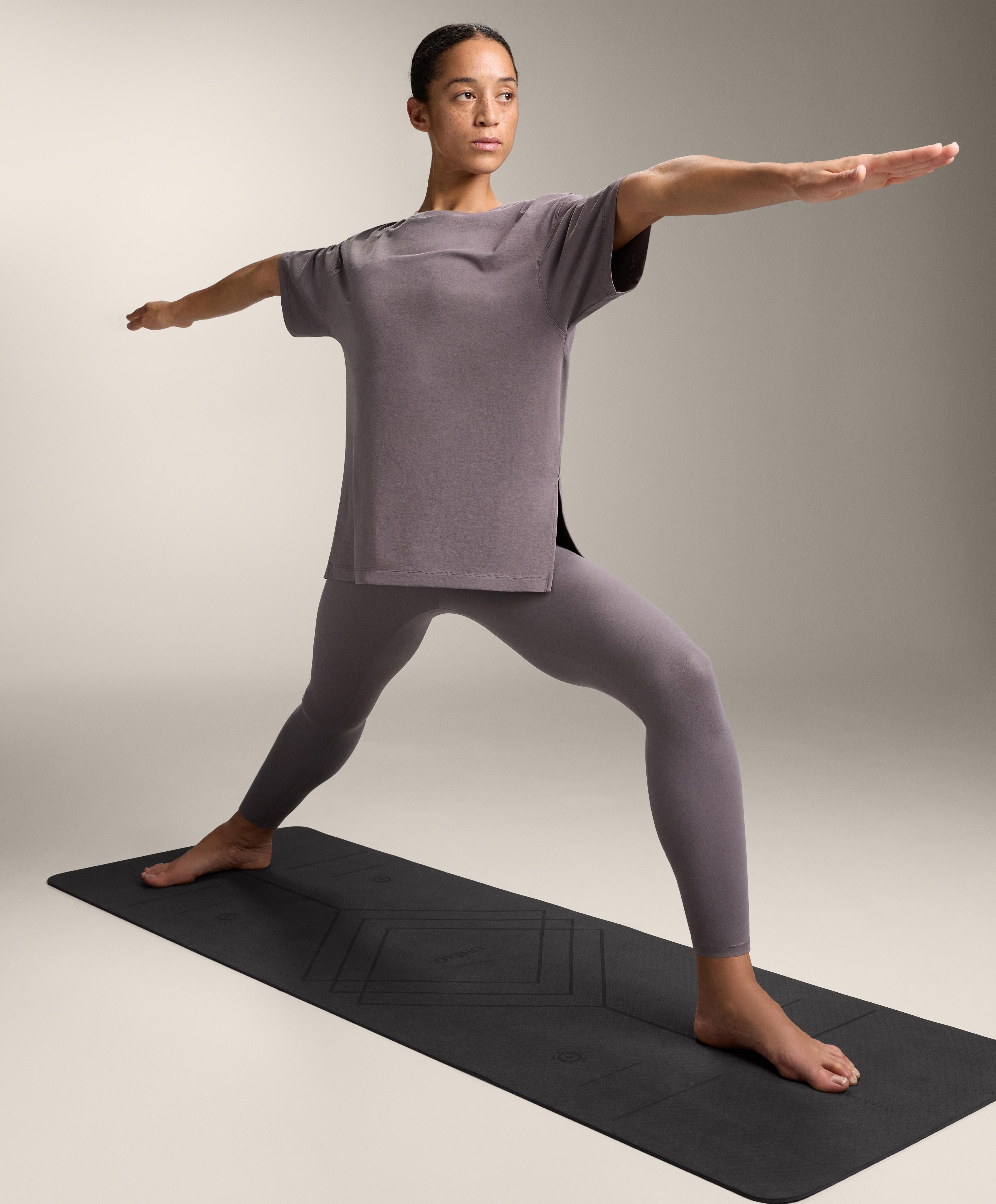 เสื้อยืดแขนสั้นผ้าผสมคอตตอน