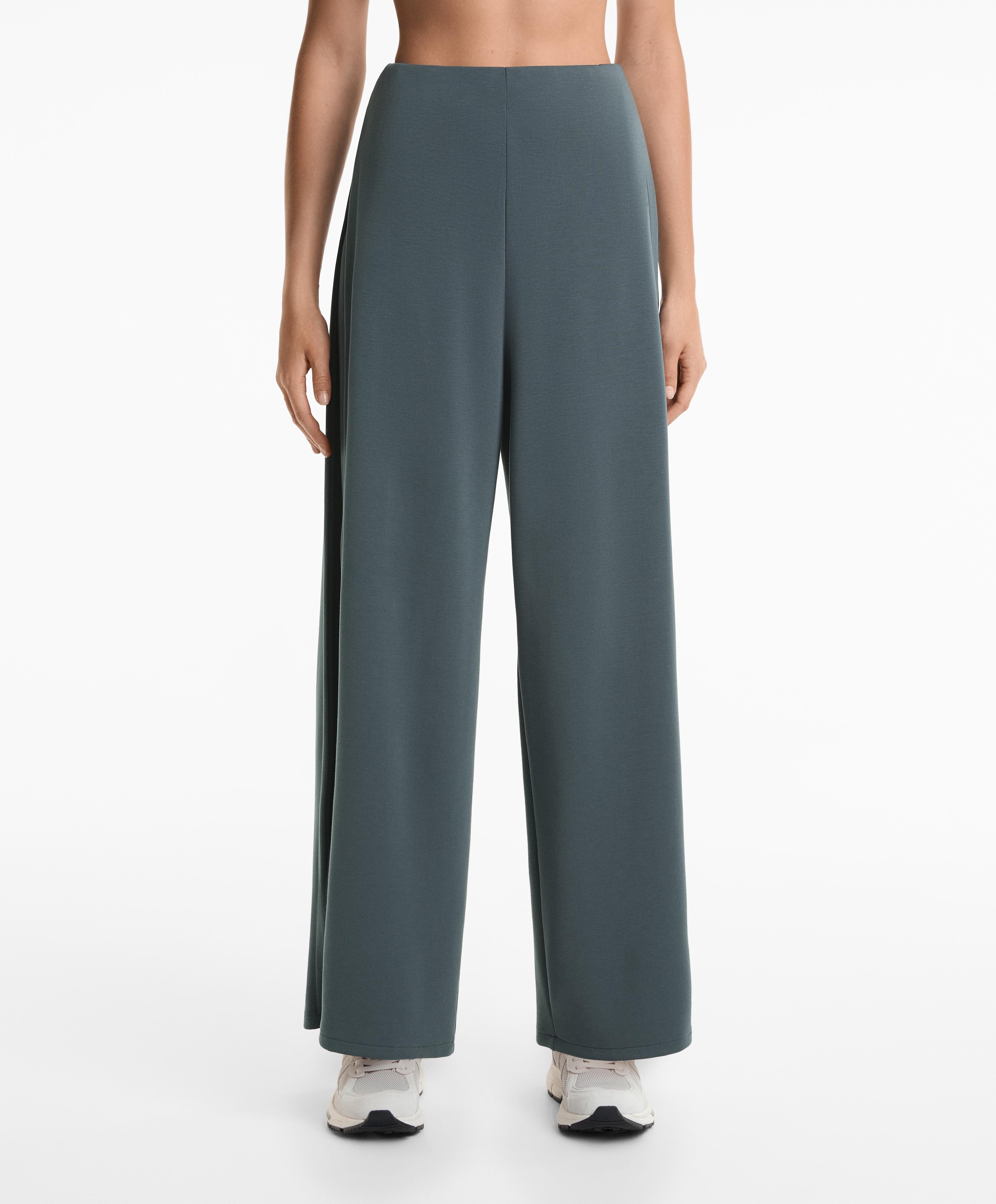 Wide-Leg-Hose mit seitlicher Zierfalte und Modal in Soft-Touch-Qualität. Wide-Leg-Hose mit seitlicher Zierfalte und Modal in Soft-Touch-Qualität.