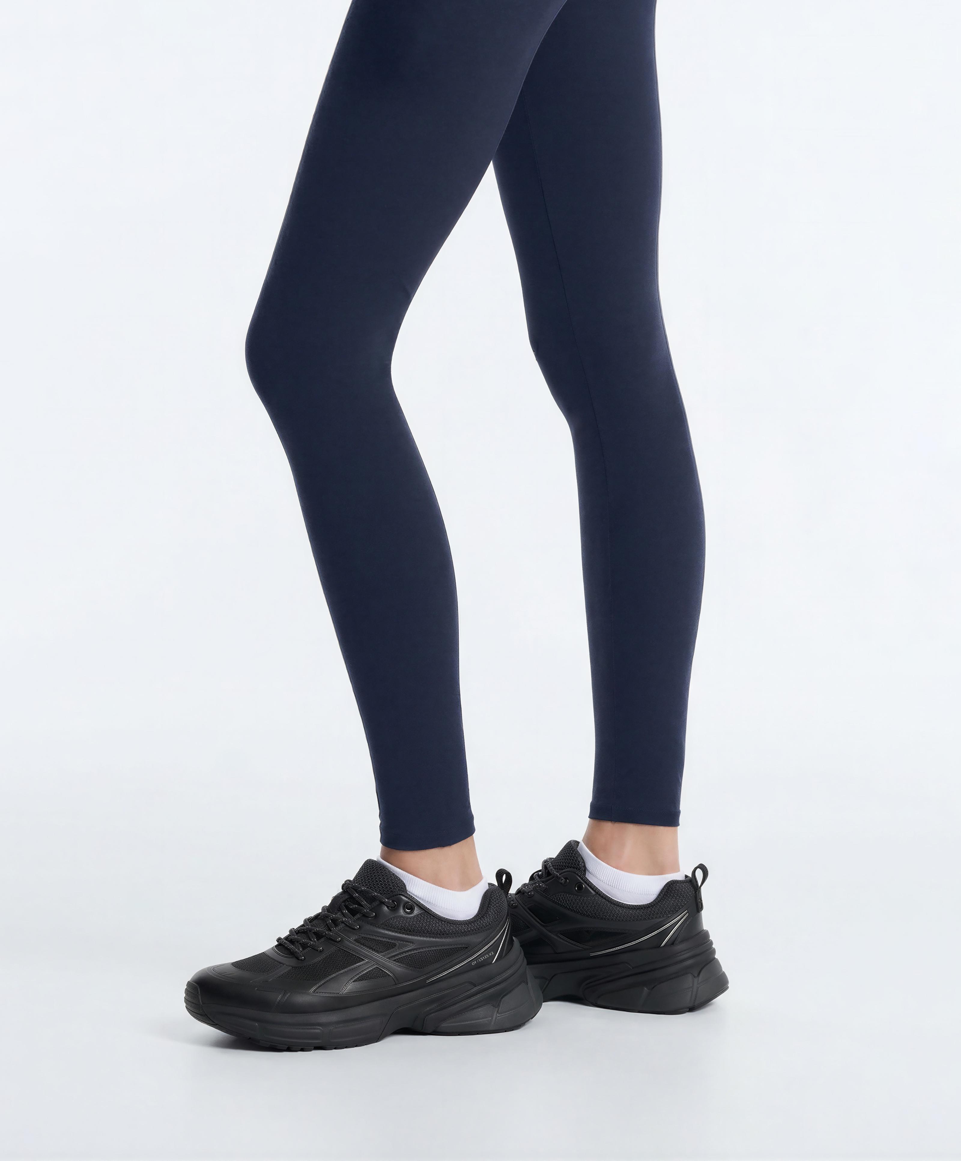 Running-style trainers — BLACK