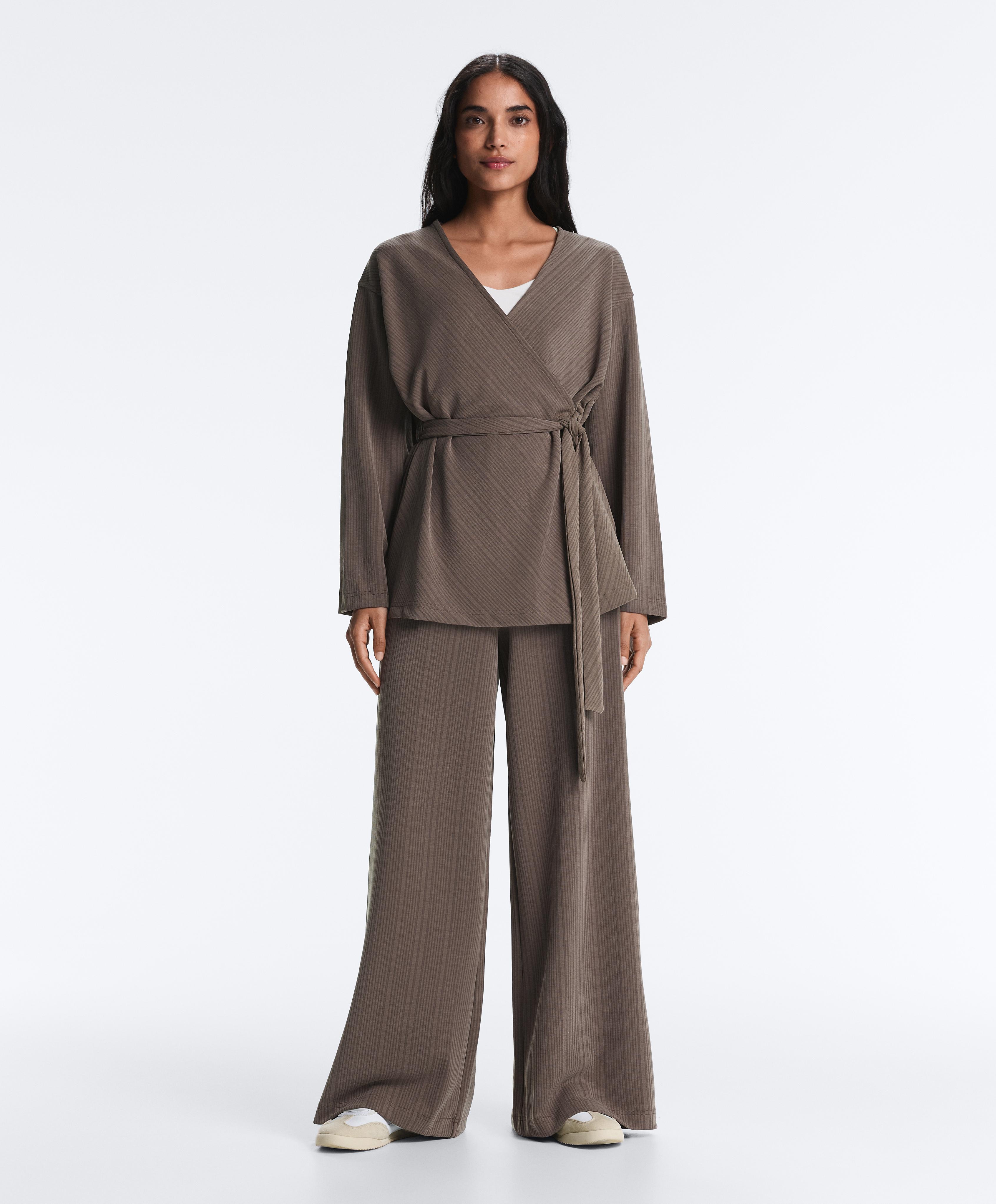 Pantaloni dritti riga asimmetrica con modal