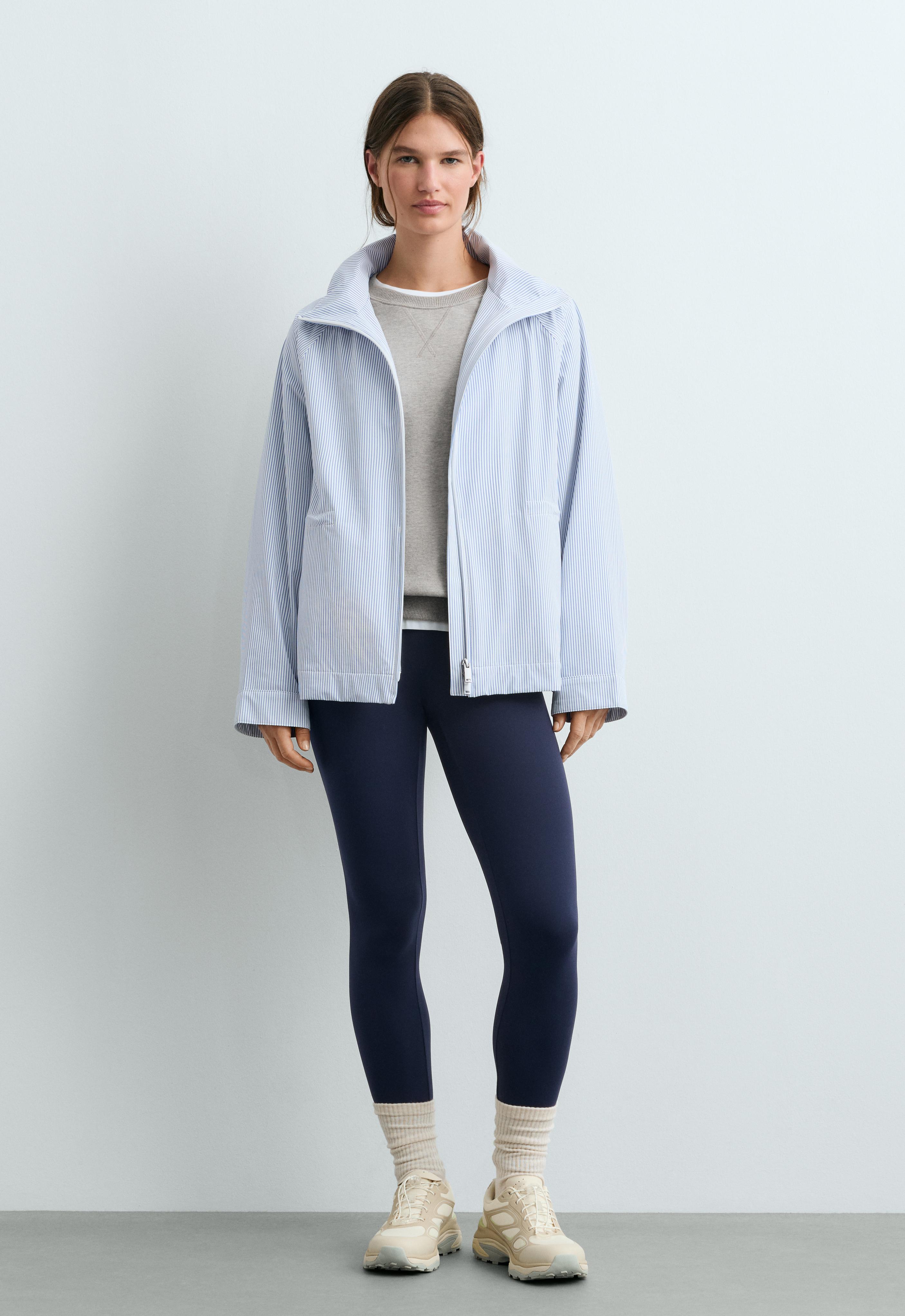Extra lightweight 10k waterproof striped jacket Extra lightweight 10k waterproof striped jacket