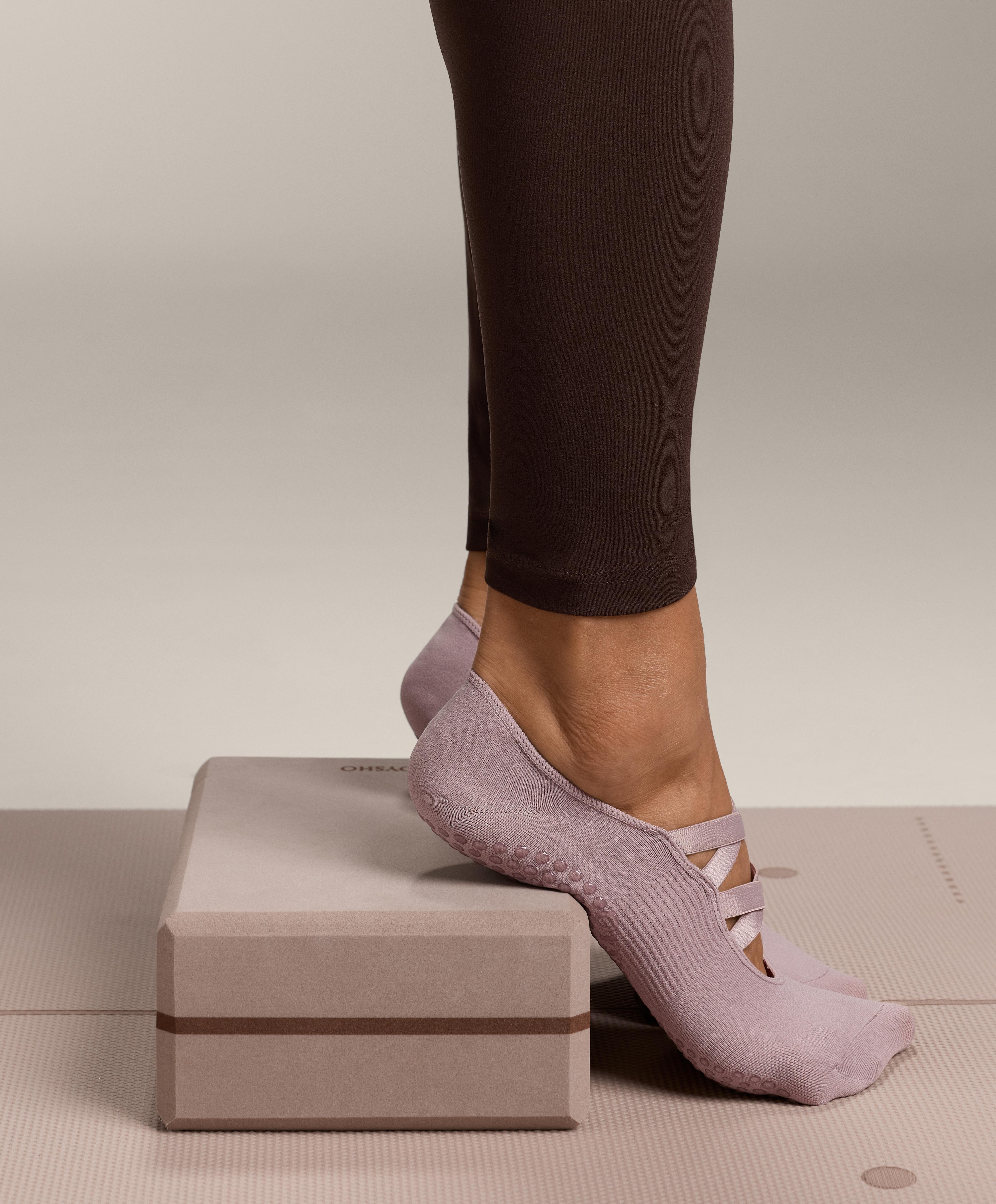 2 pairs of yoga and pilates polyamide blend double strap socks 2 pairs of yoga and pilates polyamide blend double strap socks