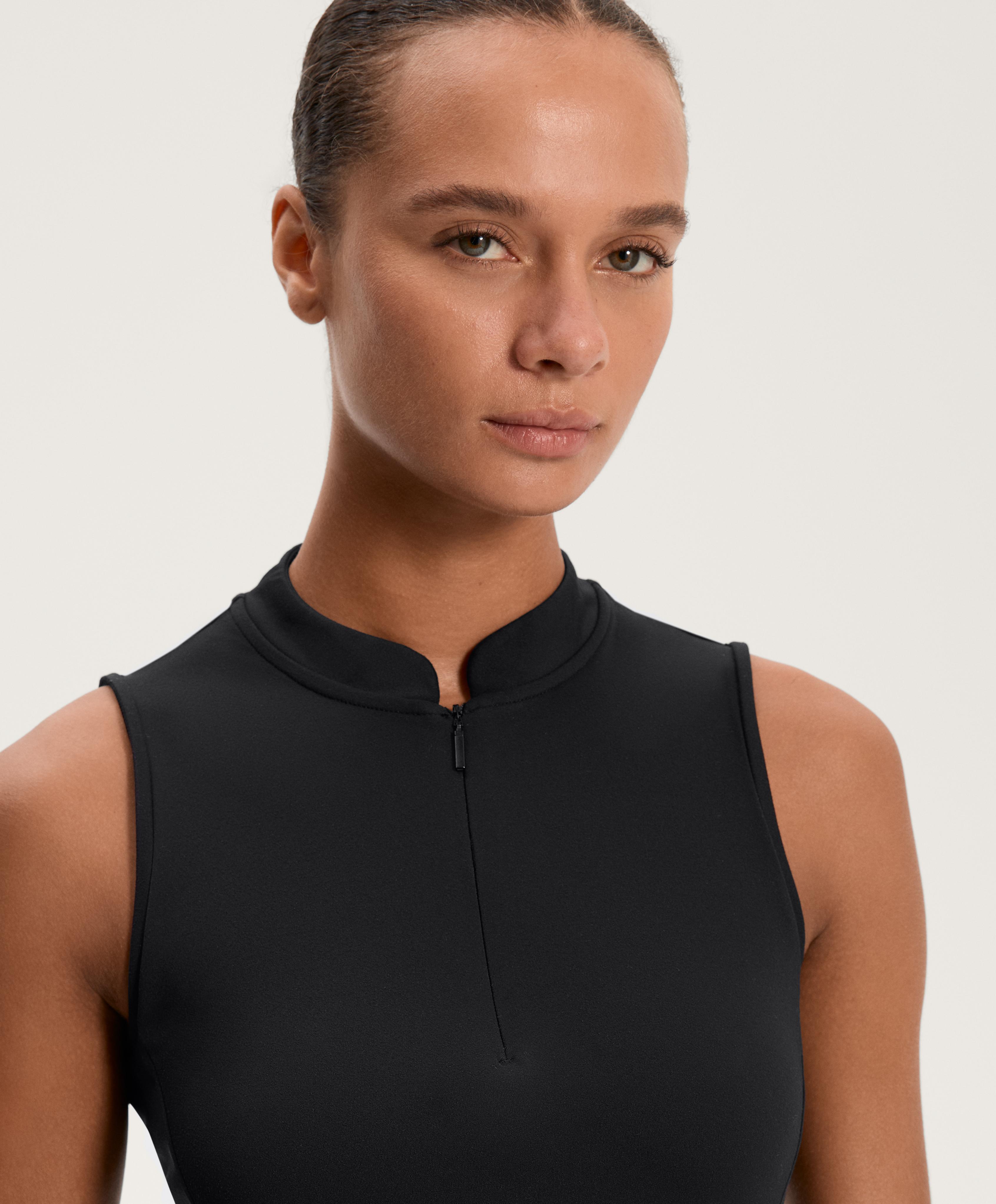 Sleeveless zip t-shirt | OYSHO United States