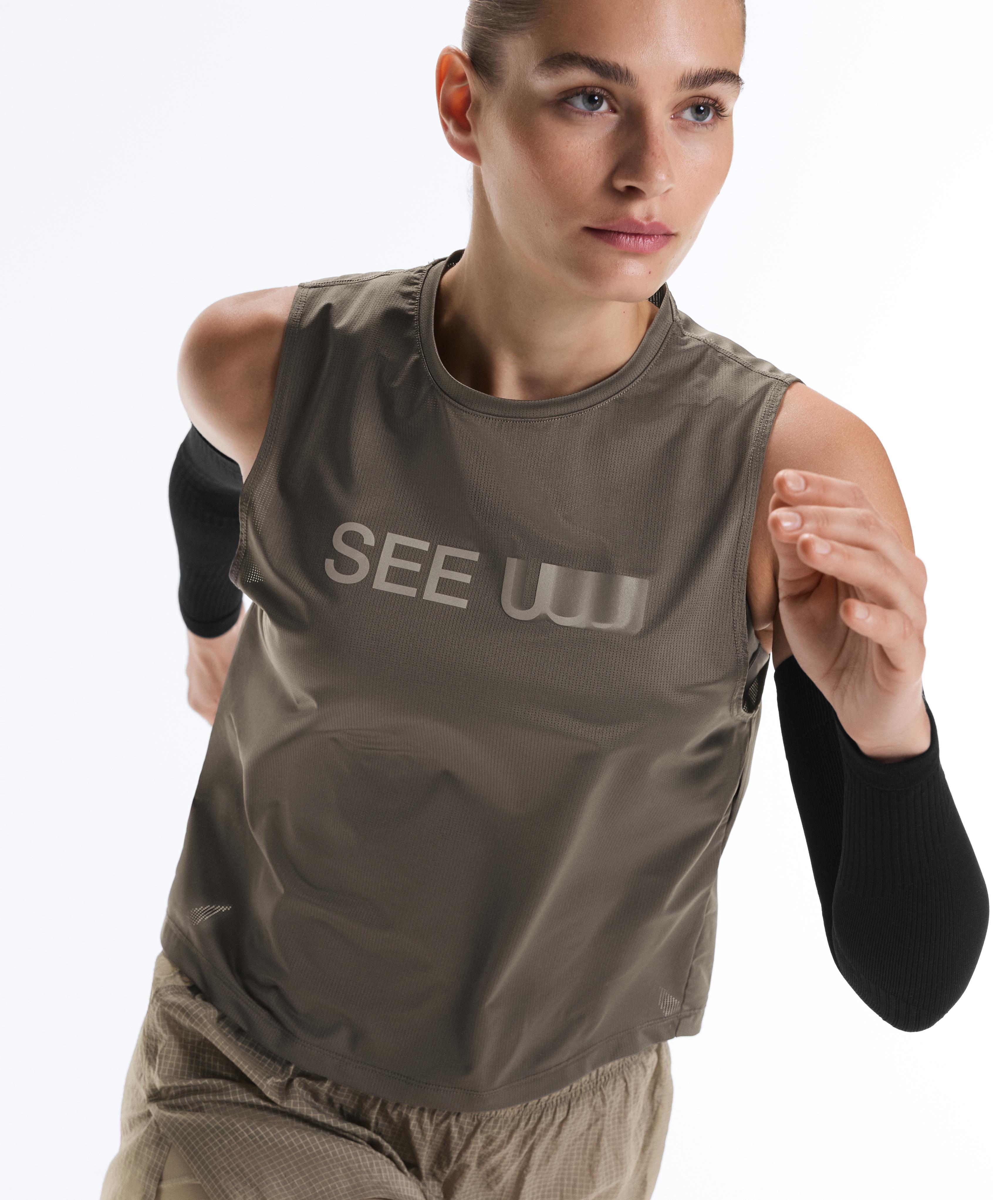 Technical sleeveless T-shirt with text — CHARCOAL GREY