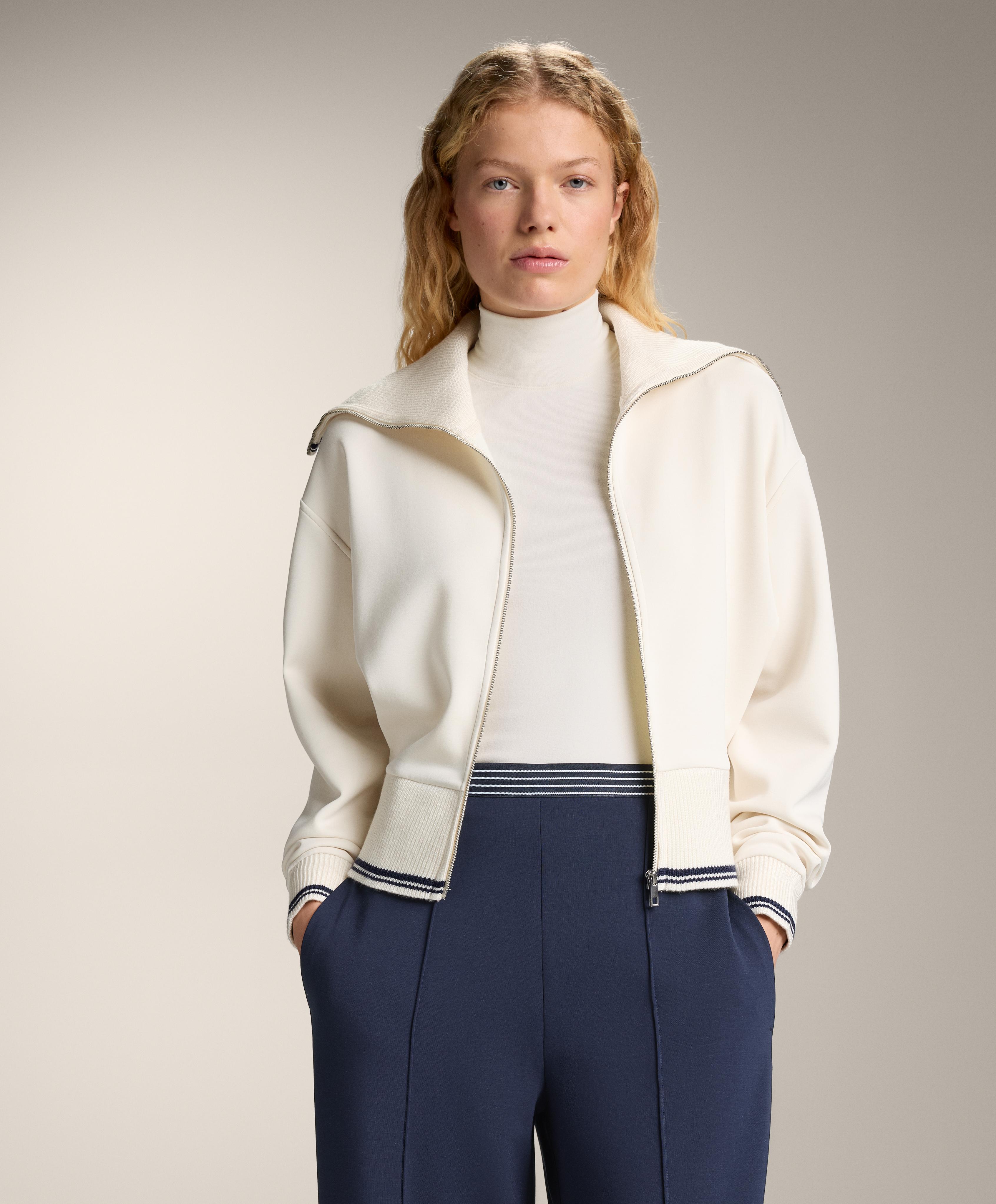 Veste avec finitions en maille et piping contenant du modal Veste avec finitions en maille et piping contenant du modal